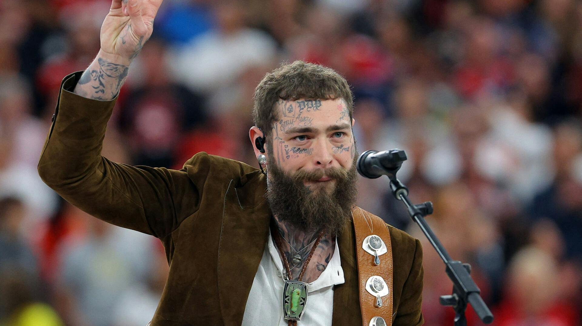 Post Malone før SUPER BOWL LVIII-finalen.