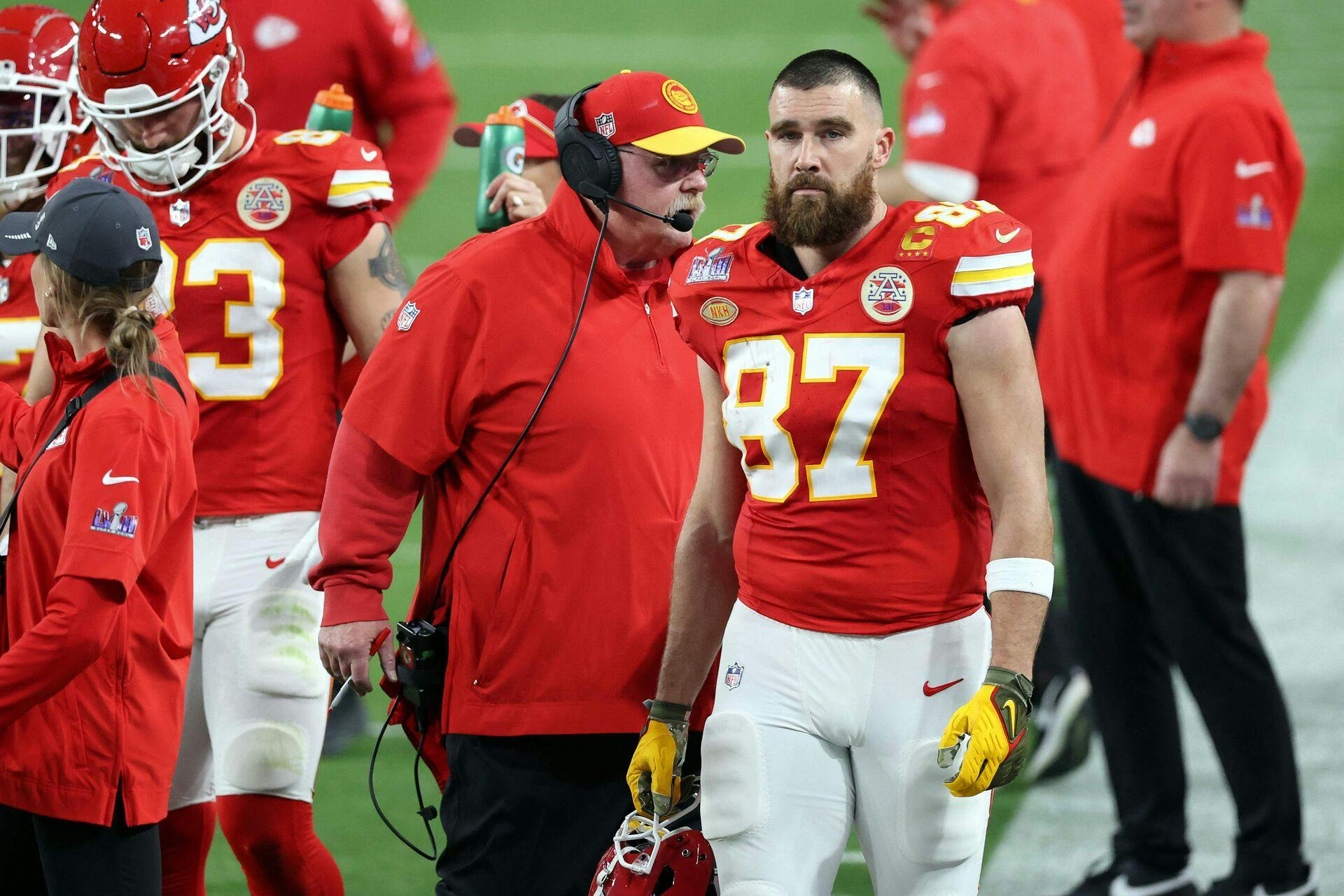En mut Travis Kelce forlader banen.