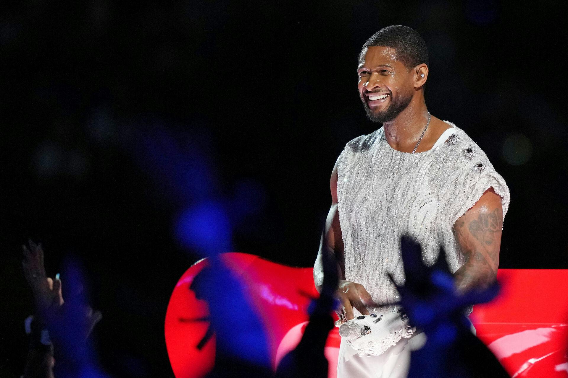 Usher og kæresten Jennifer Goicoechea har fået ny "forholdsstatus". Parret er nemlig blevet gift i Las Vegas kort efter Ushers Super Bowl Half Time Show.