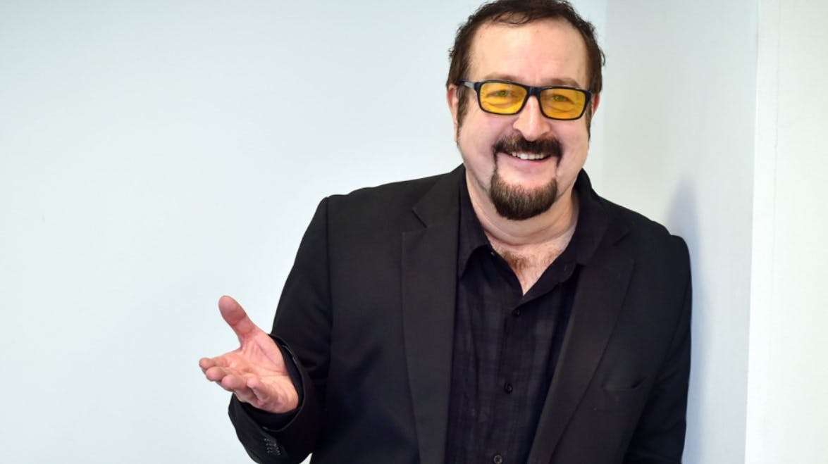 Den 69-årige radiovært Steve Wright er død. Det bekræfter familien.