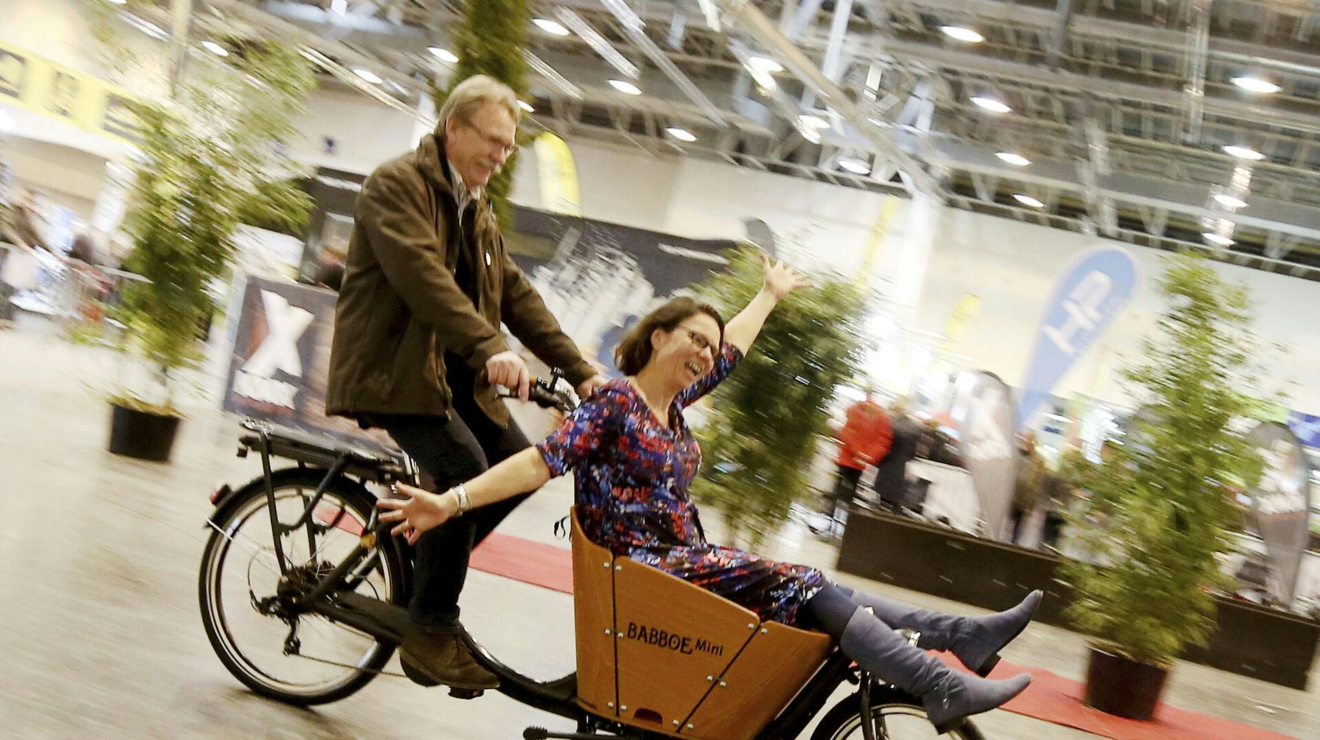 22 February 2018, Germany, Essen: The freight bicycle "Babboe mini E" is tested by two visitors of the fair which will last from the 22nd of February to the 25th of February 2018. Photo by: Roland Weihrauch/picture-alliance/dpa/AP Images