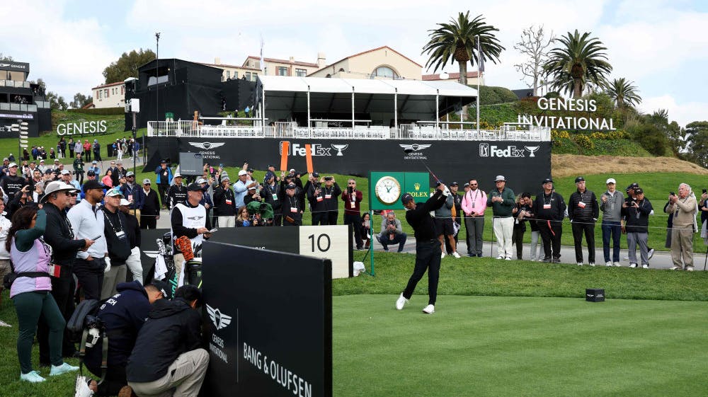 Tiger Woods fik stor opmærksomhed, da han onsdag trænede forud for Genesis Invitational. 