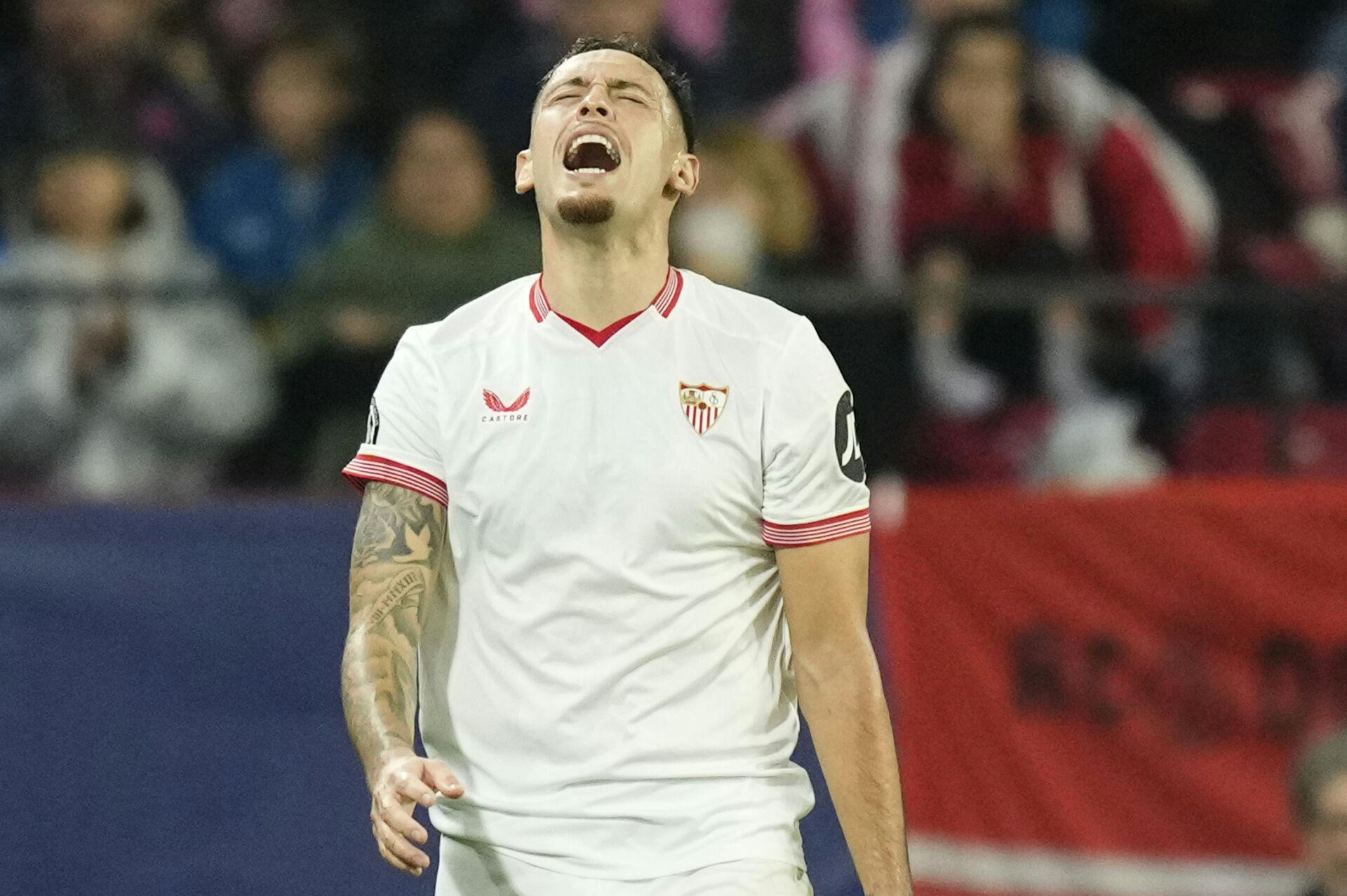 Lucas Ocampos fik i sidste uge stukket en finger i numsen af en ung fan. Nu straffes drengen for handlingen&nbsp;