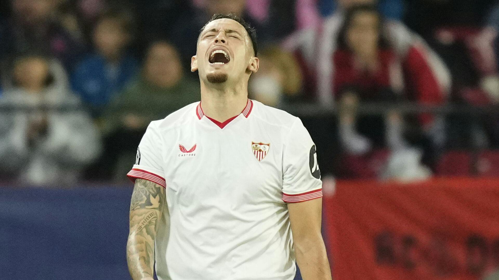 Lucas Ocampos fik i sidste uge stukket en finger i numsen af en ung fan. Nu straffes drengen for handlingen 