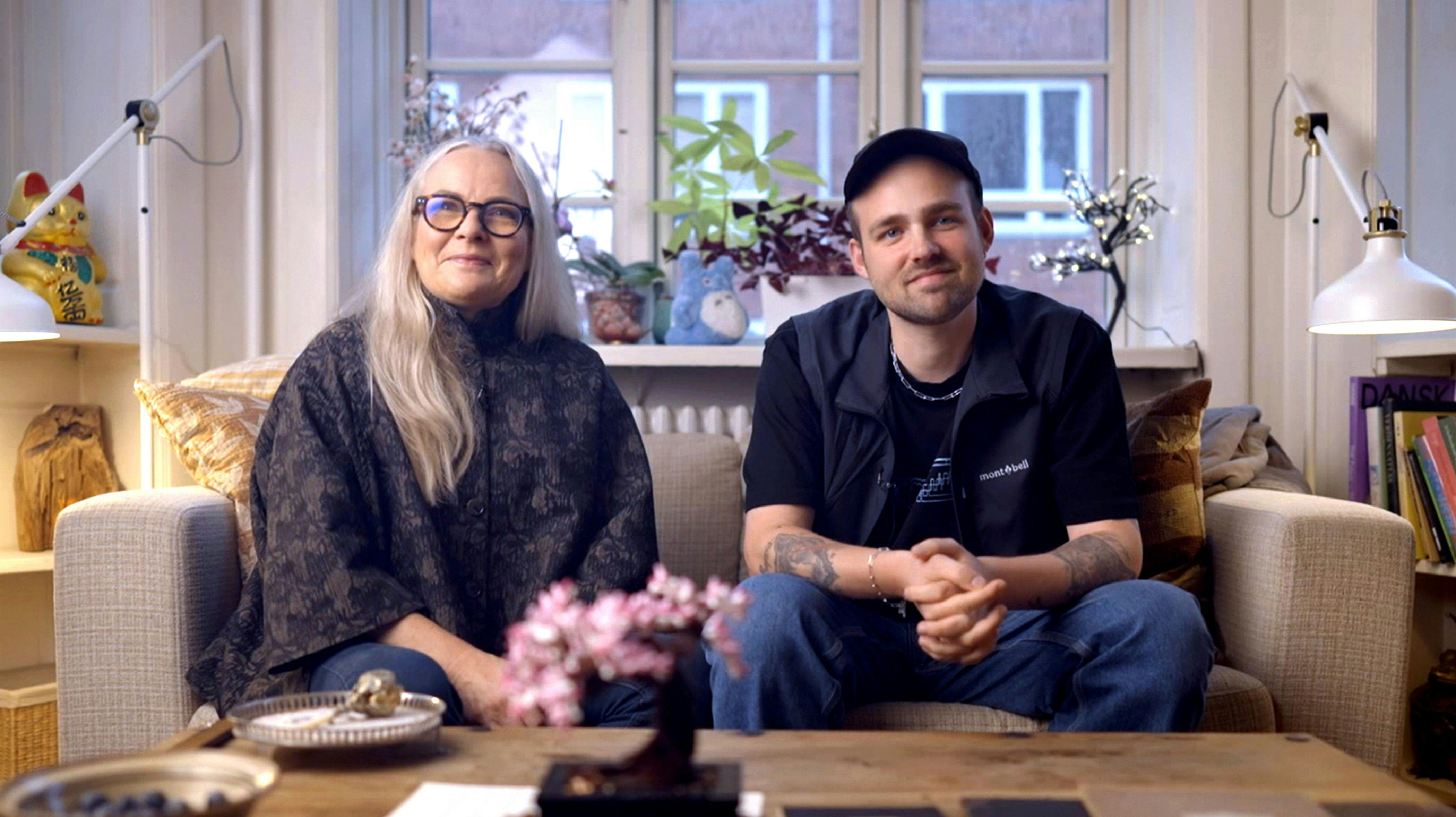 Mor Søs, 62, og sønnike August ”Eloq” Fenger, 32, har man for nyligt kunne nyde i DR-serien ””Født i rampelyset”. 