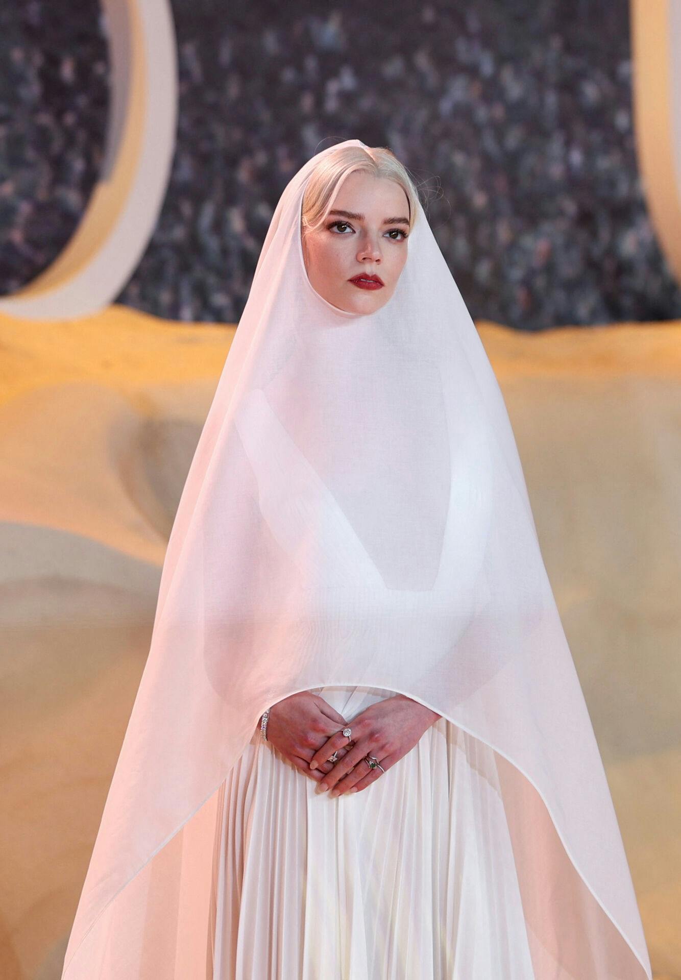 Anya Taylor-Joy serverede også et seriøst look til verdenspremierne på "Dune: Del 2":