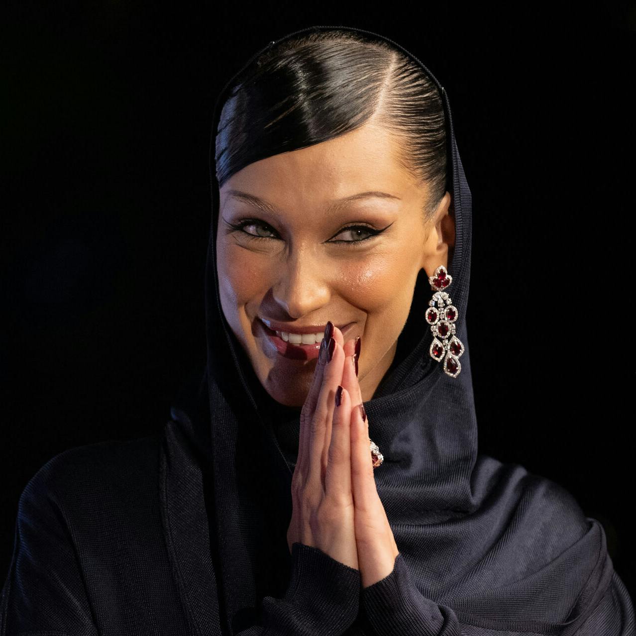 Den amerikanske model bekræfter nu forholdet til Adan Banuelos.