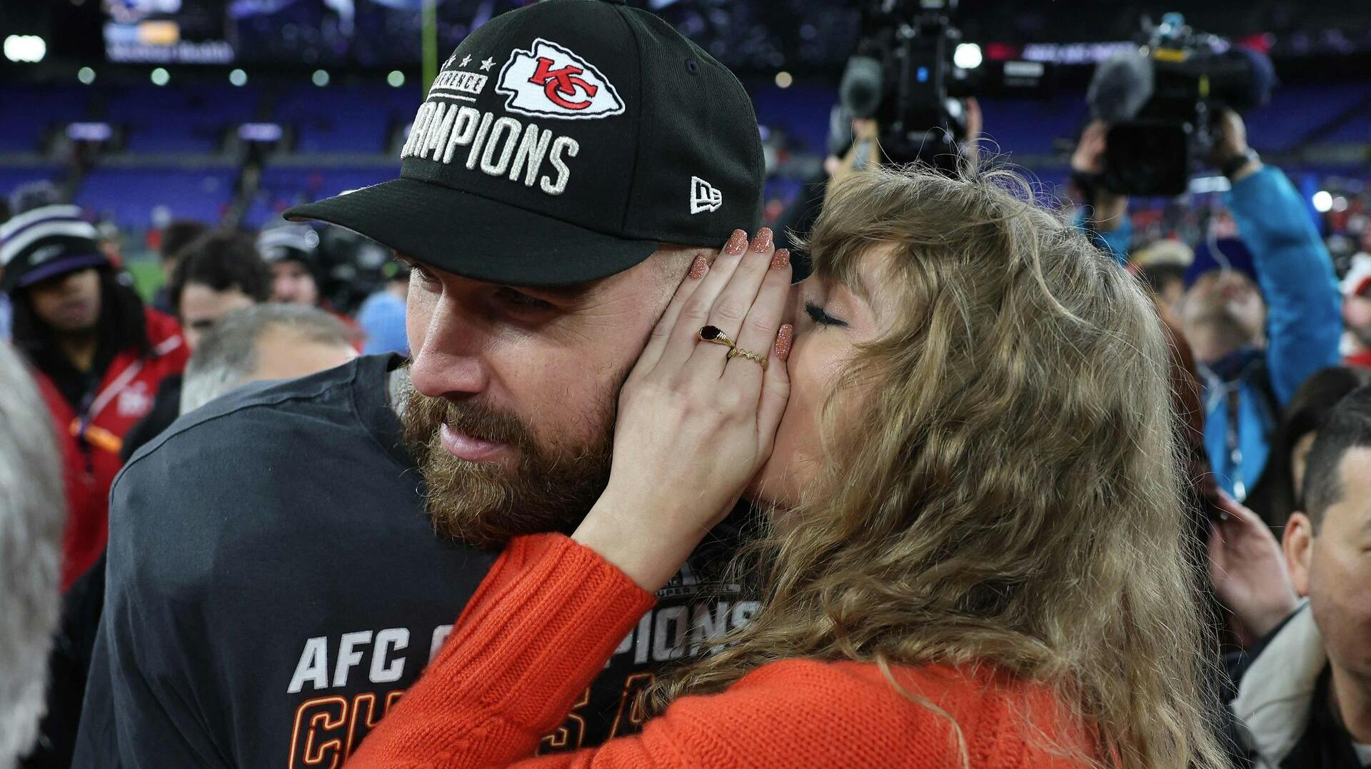 Taylor Swift og Travis Kelce virker til at være smaskforelskede. Men ifølge udenlandske medier og Swifties bliver Travis Kelces uperfekte personlighed årsagen til, at forholdet ikke holder.