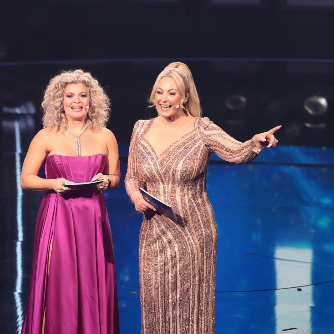 Sara Bro og Stephanie Surrugue havde værtsrollen til lørdagens Dansk Melodi Grand Prix.