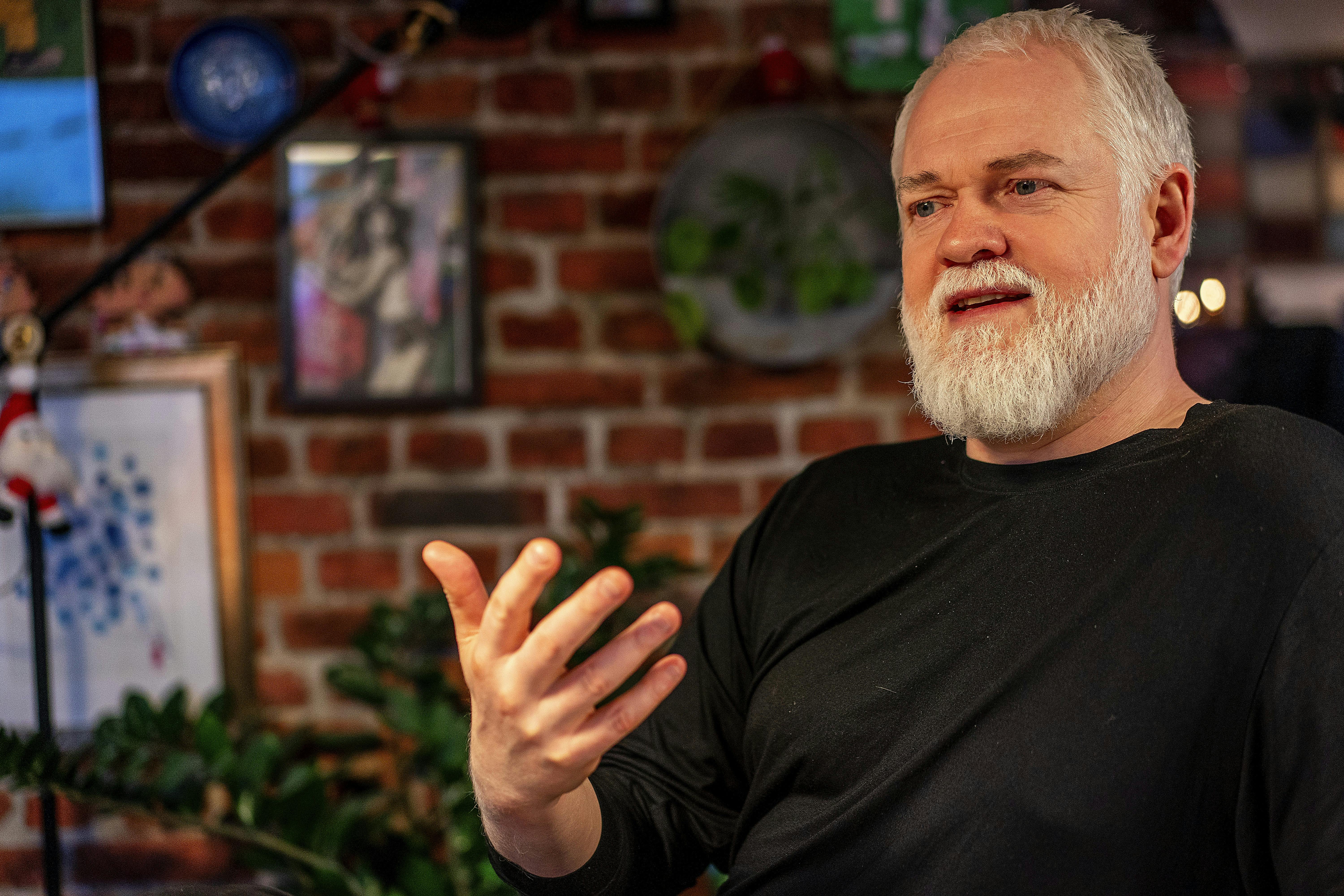 Juleinterview med Esben Dalgaard og hans piger. De har pyntet op til jul og julehygger med bagning eller juleklip.Alberte. Olivia. Sted: Lebeliavej 19, 2300 København S