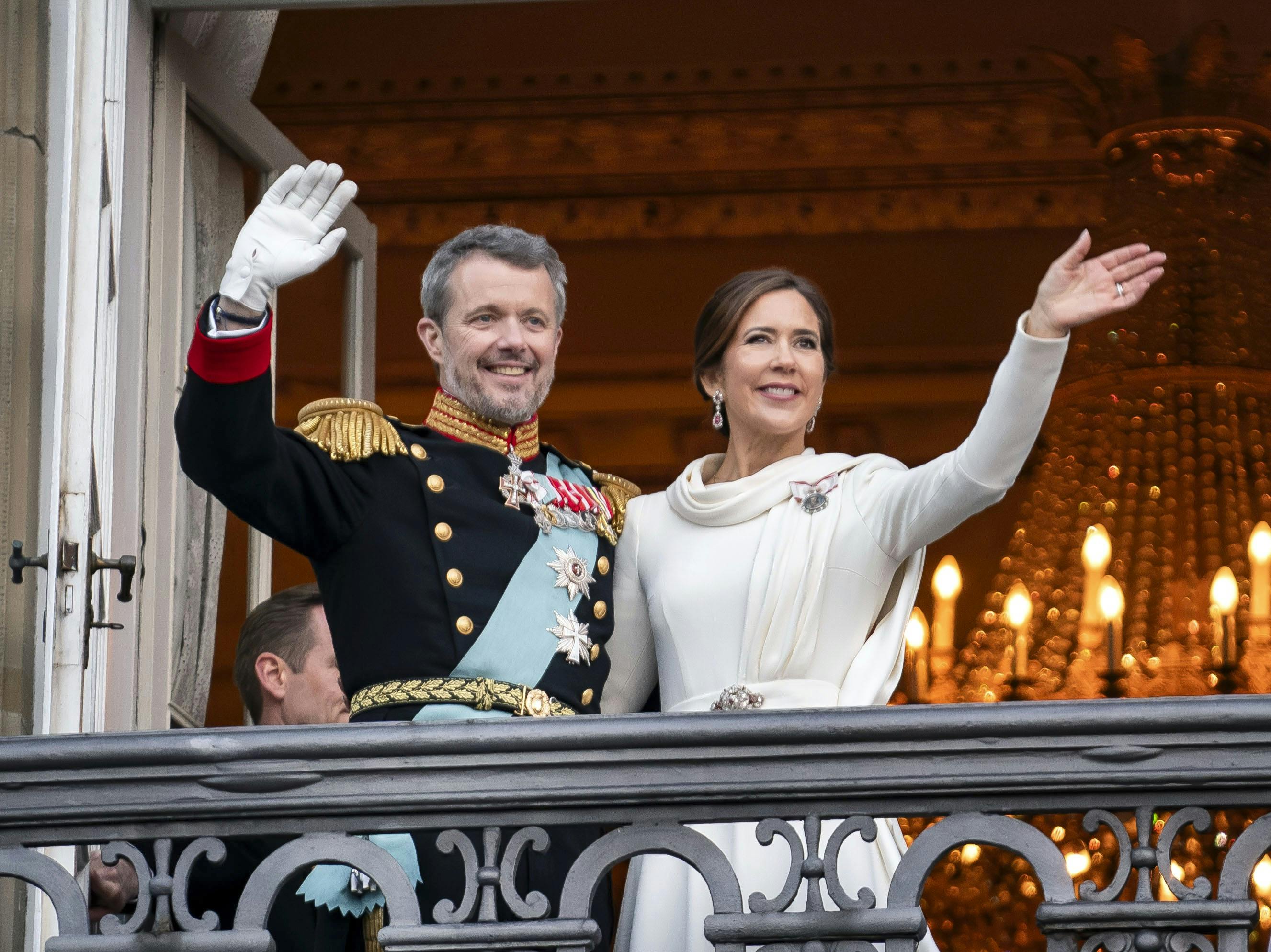 18. marts inviterer kong Frederik og dronning Mary til deres første statsrådsmiddag. 