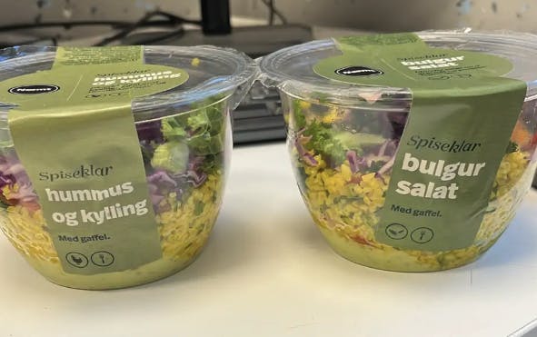 Det er salaten med hummus og kylling, som i stedet indeholder bulgursalat.