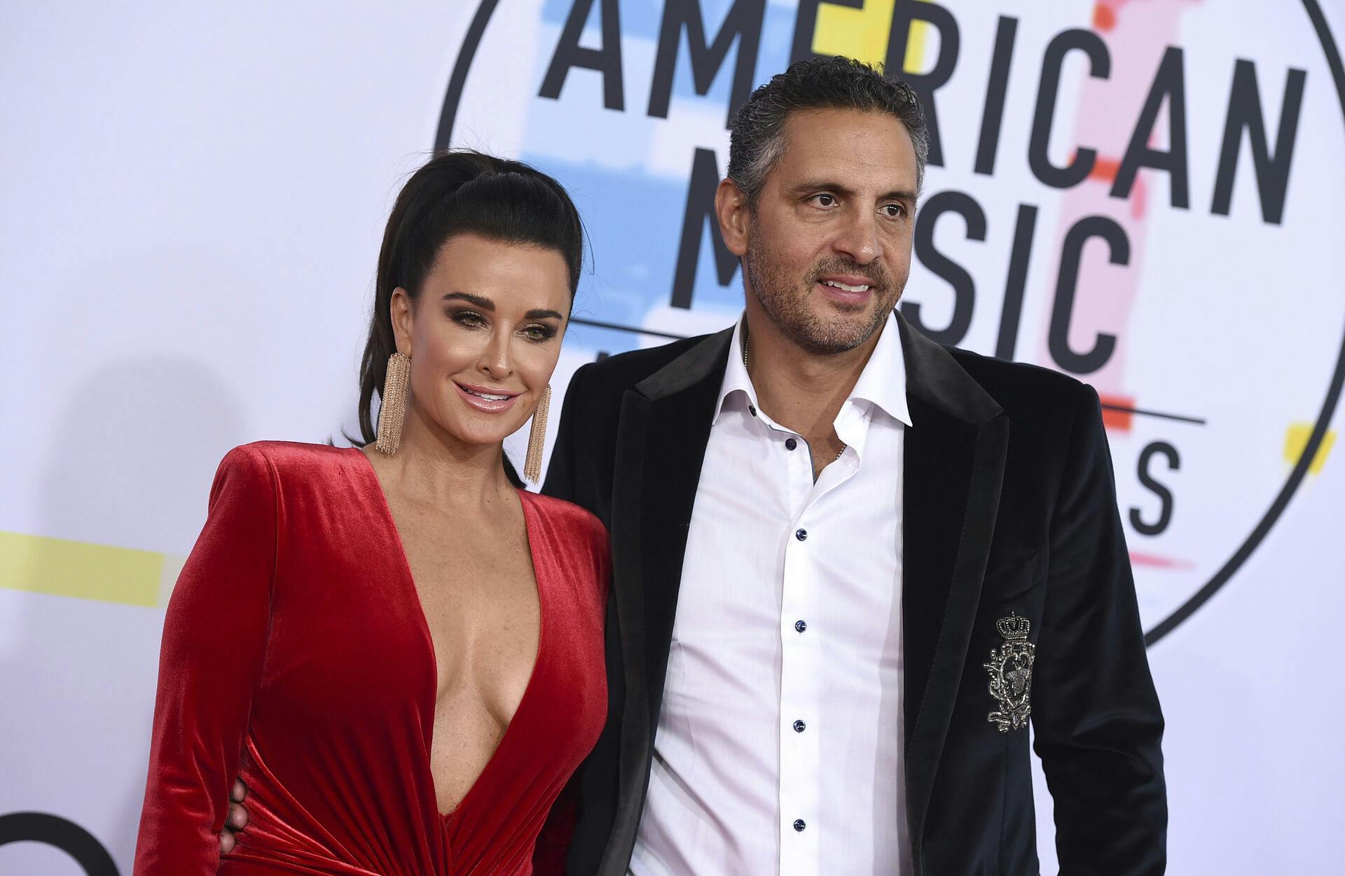 Kyle Richards, left, and Mauricio Umansky arrive at the American Music Awards on Tuesday, Oct. 9, 2018, at the Microsoft Theater in Los Angeles. (Photo by Jordan Strauss/Invision/AP)