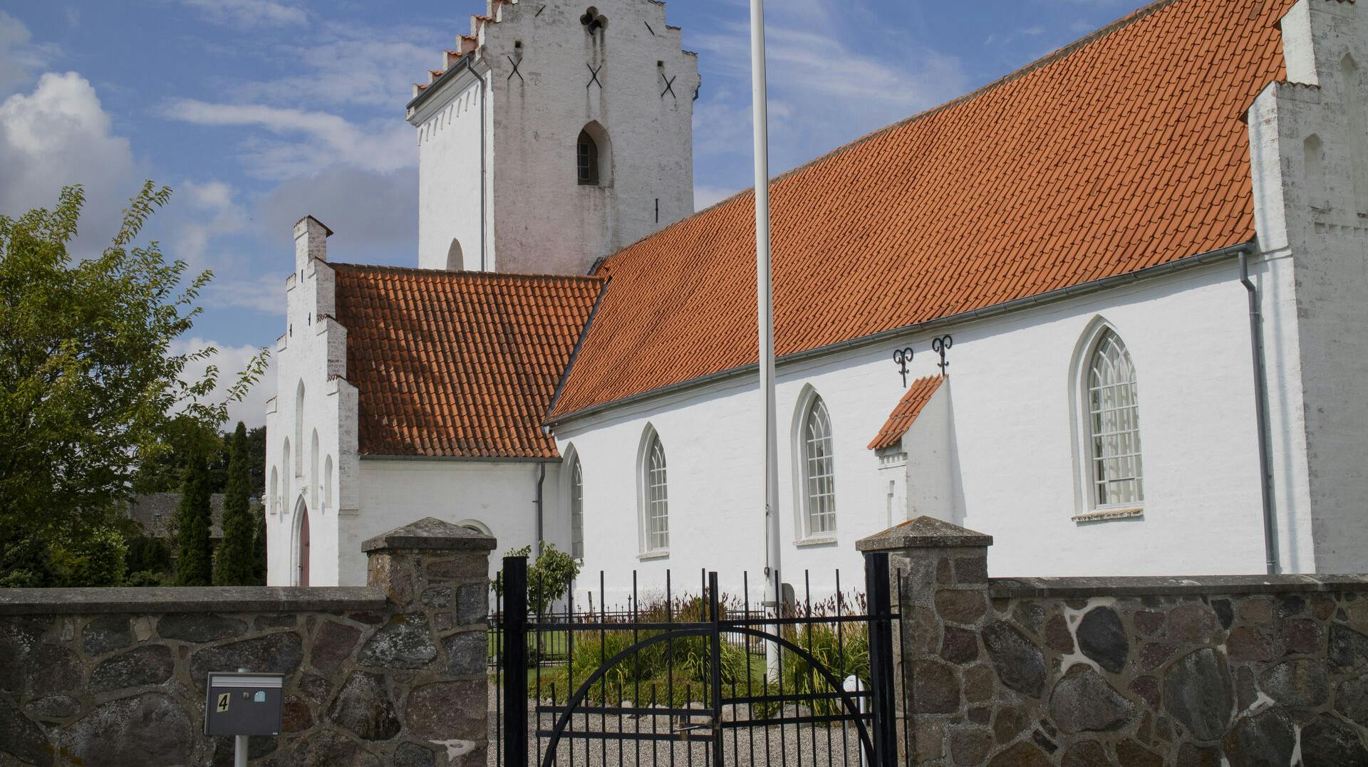 Spjellerup Kirkes i weekenden udsat for omfattende hærværk. 