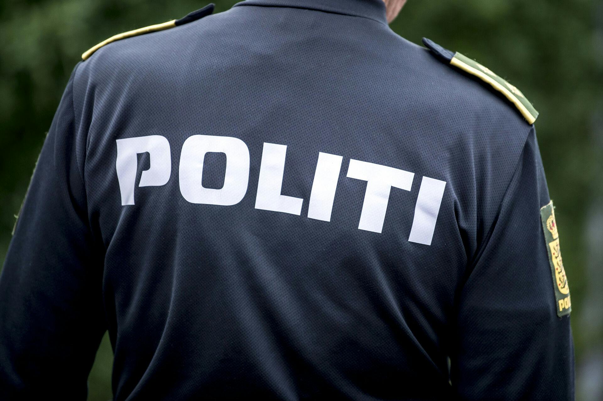 En 28-årig mand er blevet anholdt for at svindle med brugte biler.