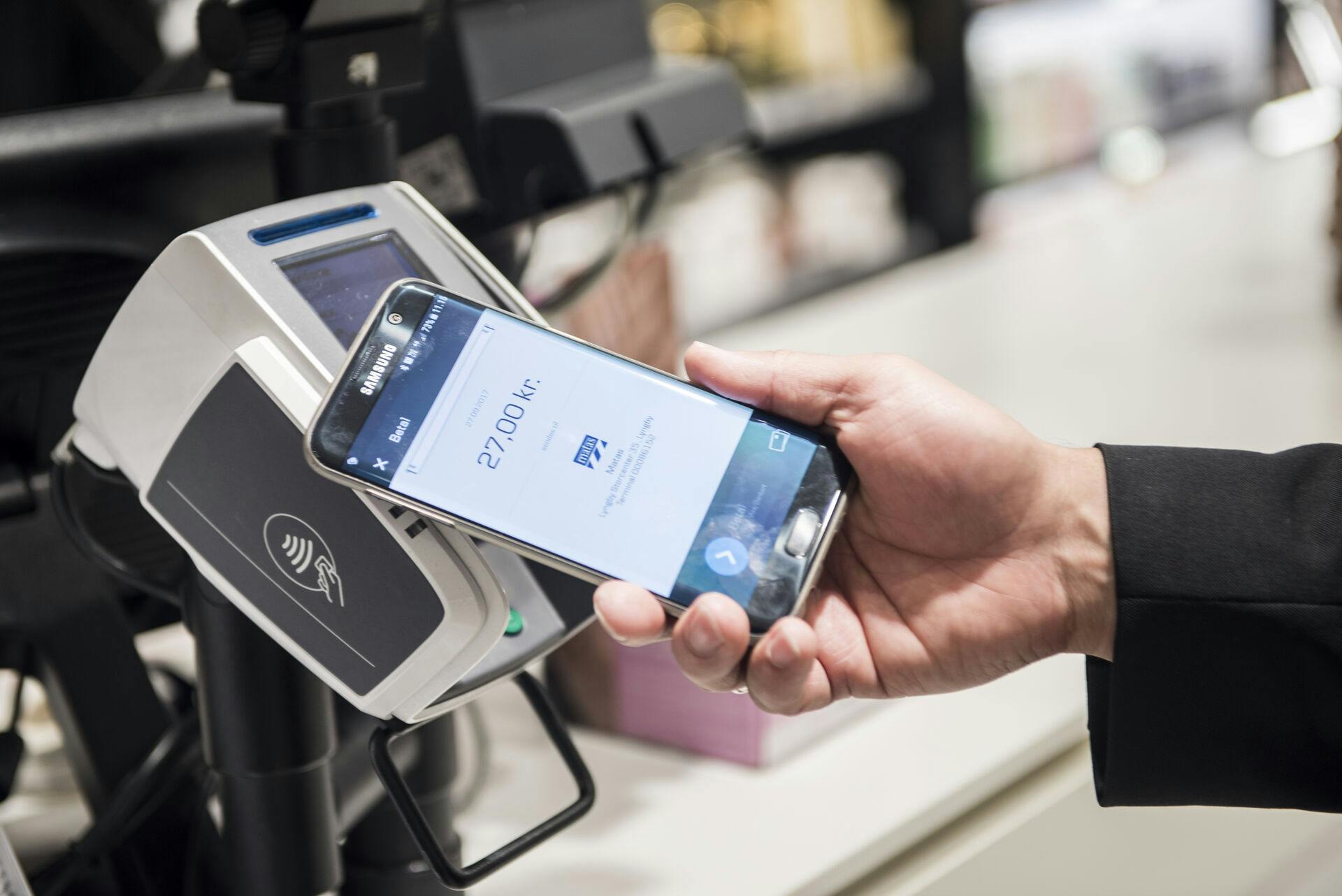 Koncernen Dagrofa, som står bag Meny og Spar, vil fjerne muligheden for at betale med MobilePay i butikkerne.