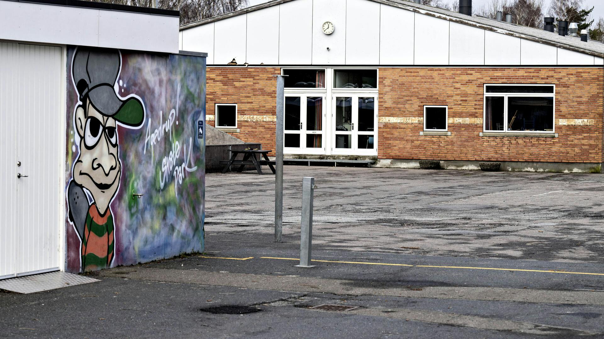 Ledelsen på Agedrup Skole ved Odense kender blandt andet til tre episoder om trusler med kniv og et tilfælde, hvor et barn har fået "11-års tæsk".