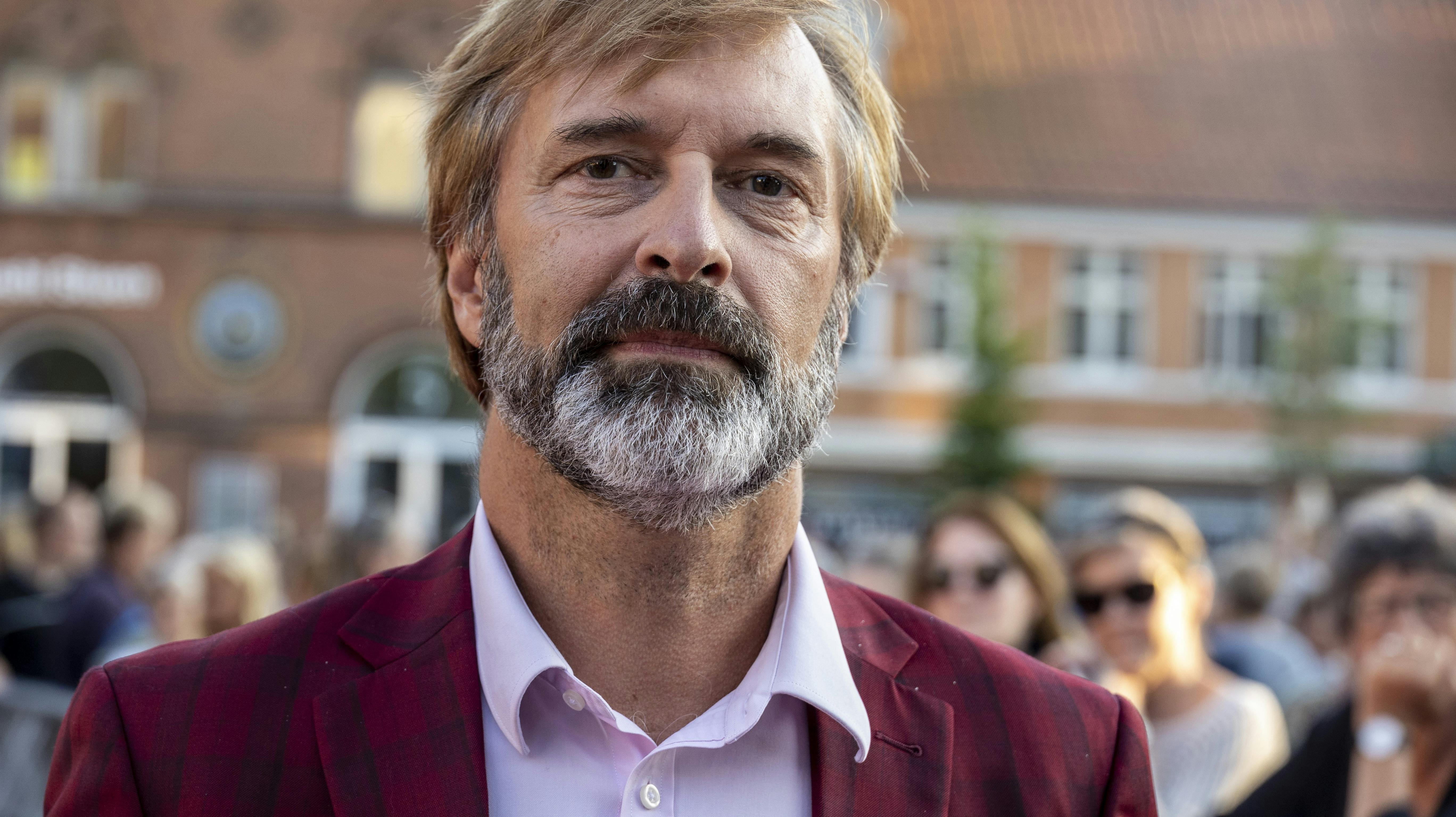 Opgavebeskrivelse: SVEND prisen 2021 i Svendborg. Masser af kendte på den røde løber og masser af priser skal uddeles.Mødetid og sted på opgaven: Kl. 18.00 på Torvet i Svendborg