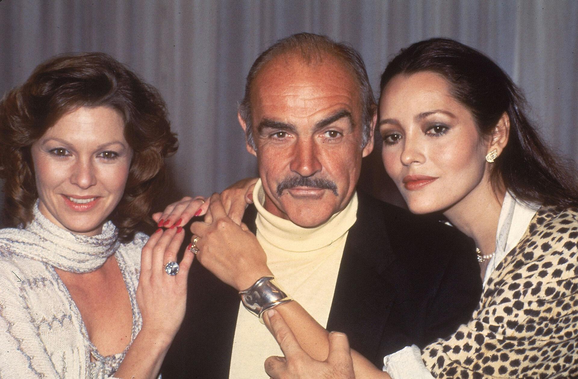 Pamela Salem - til venstre for Sean Connery - var med i James Bond-filmen "Never Say Never Again". Nu er hun død i en alder af 80 år.