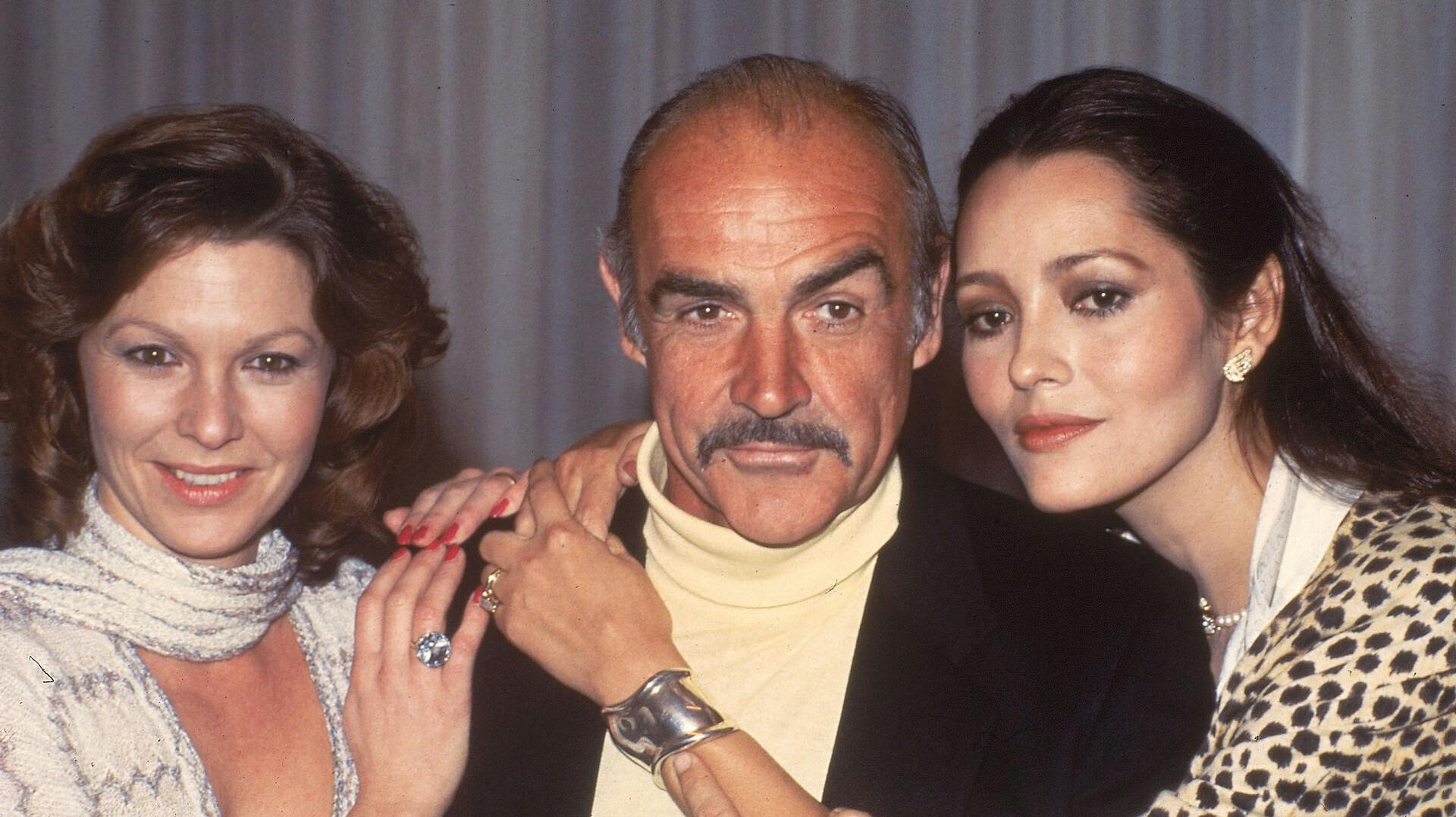 Pamela Salem - til venstre for Sean Connery - var med i James Bond-filmen "Never Say Never Again". Nu er hun død i en alder af 80 år.