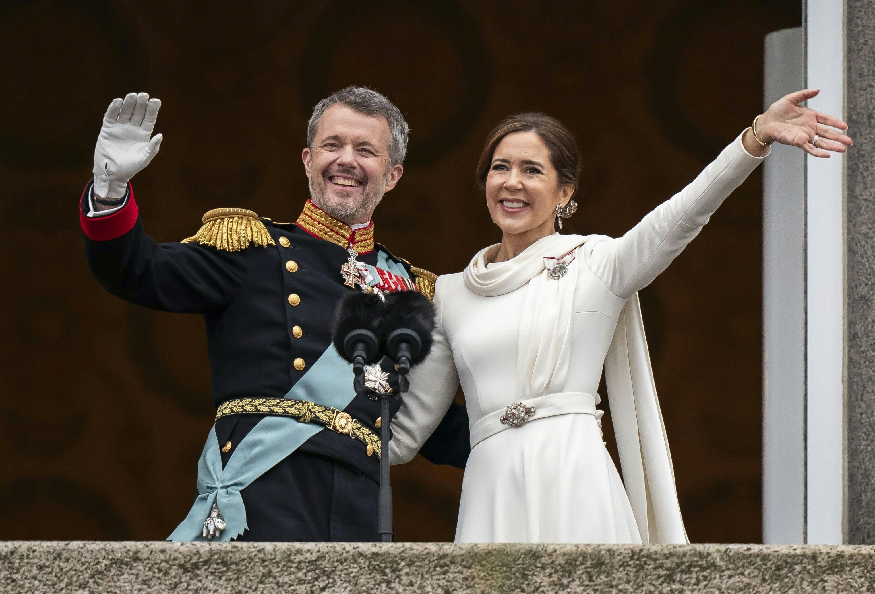 OPGAVE: Proklamation af H.M. Kong Frederik 10. sammen med H.M. Dronning Mary og statsminister Mette FrederiksenSTED: Christianborg slotJOURNALIST: Marianne Singer, Jan Körner, Ulrik UlriksenFOTOGRAF: Hanne JuulDATO: 20240114