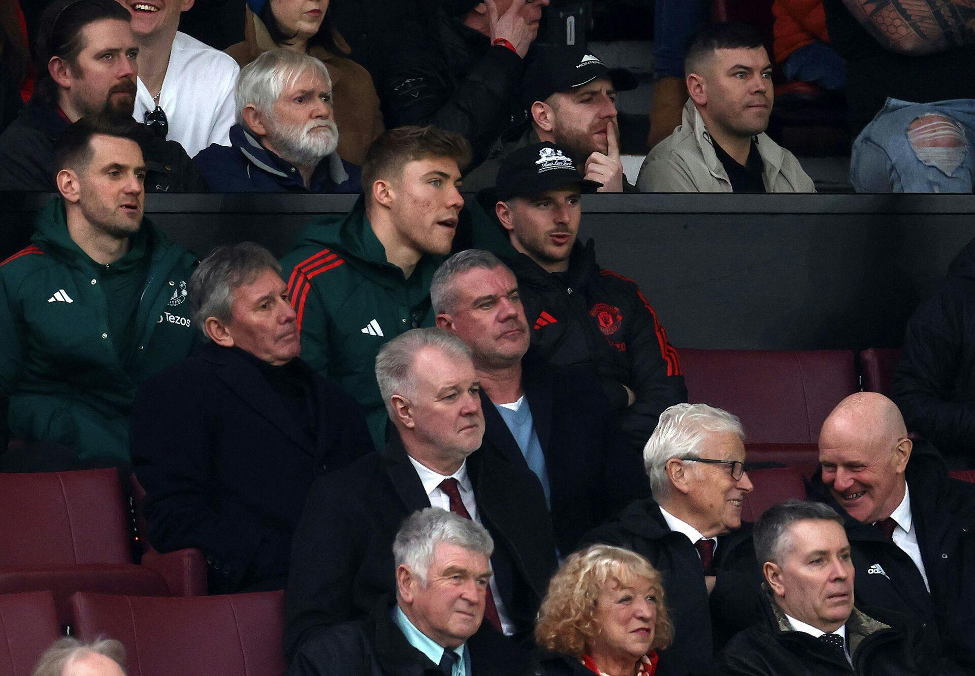 Rasmus Højlund var grundet en skade tvunget på tilskuerpladserne, da Manchester United tabte til Fulham. 