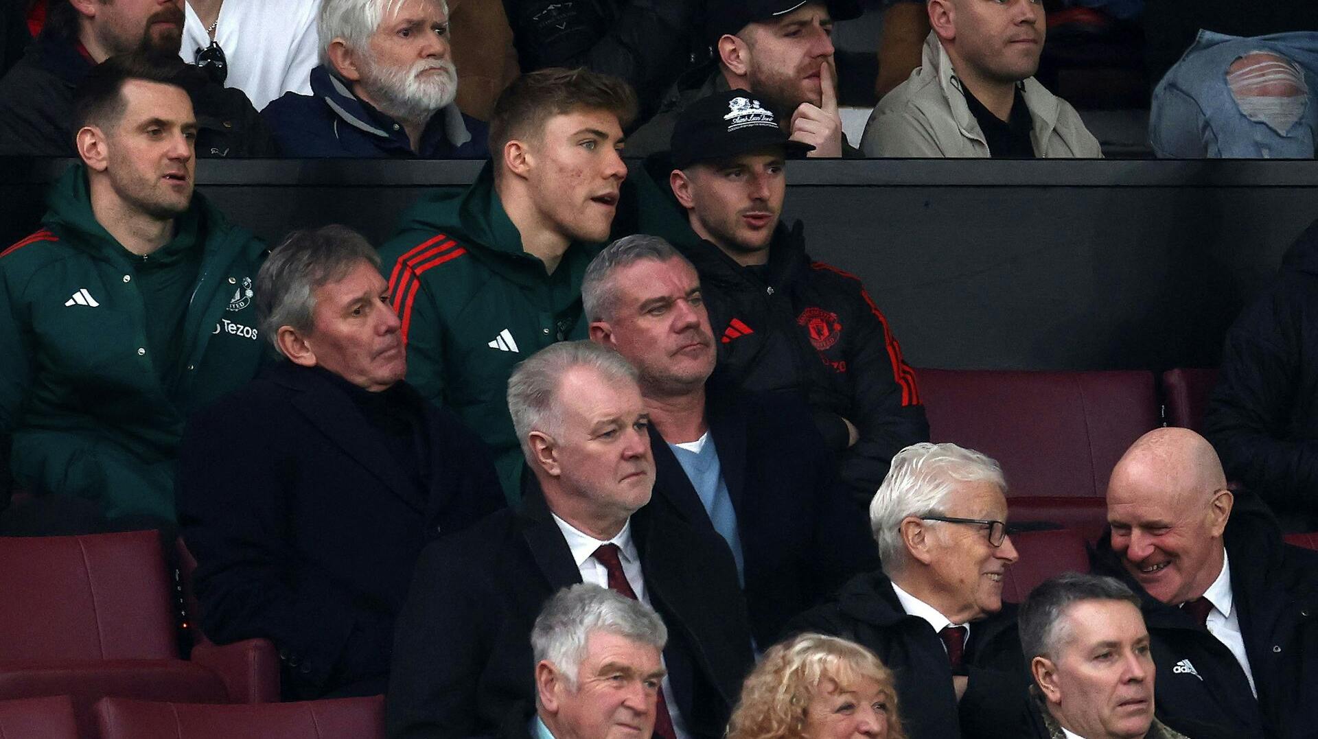 Rasmus Højlund var grundet en skade tvunget på tilskuerpladserne, da Manchester United tabte til Fulham.