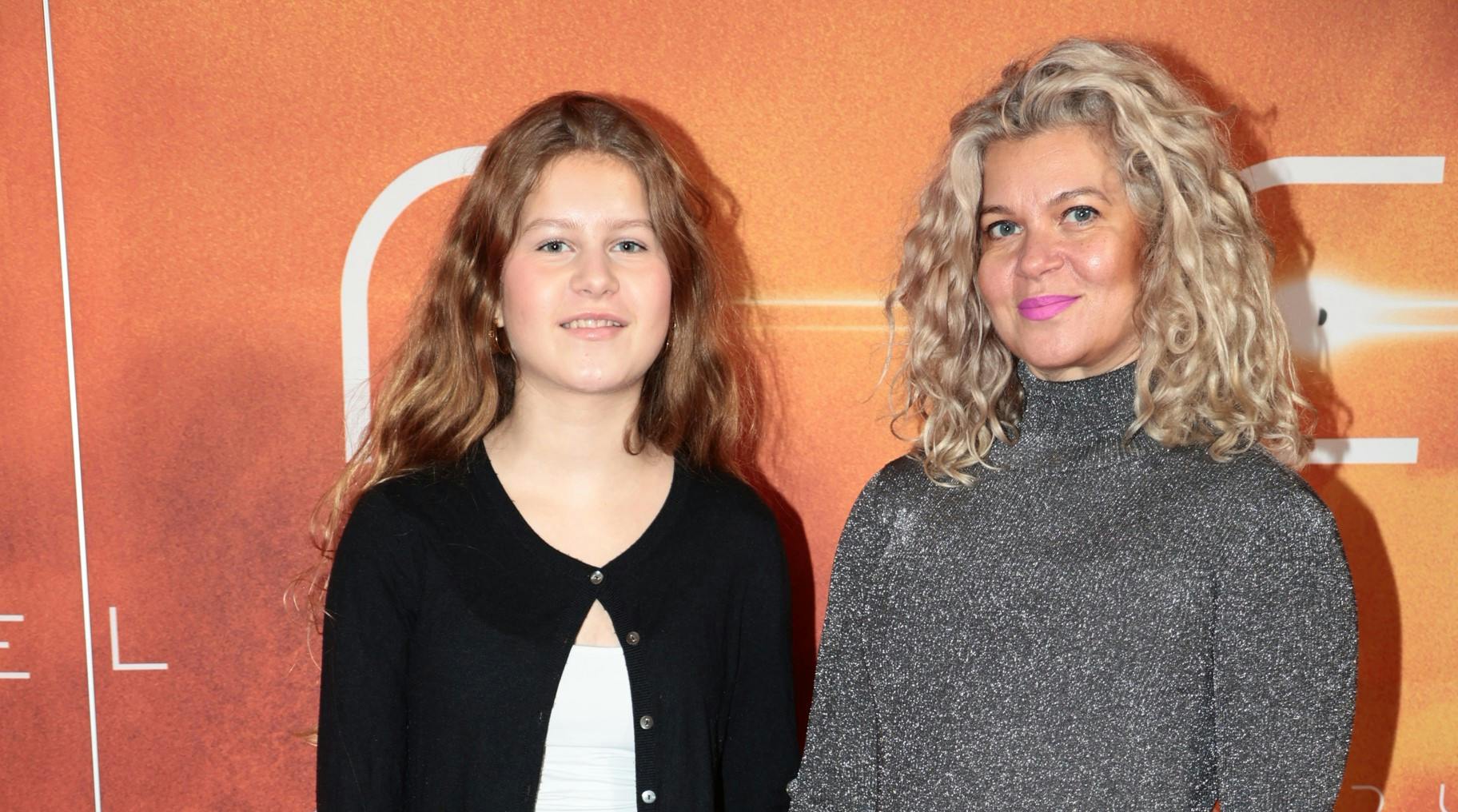 Sara Bro havde sin 13-årige datter Miriam med sig, da hun løftede sløret for, hun ikke er færdig med Melodi Grand Prix, hvis det står til hende.&nbsp;