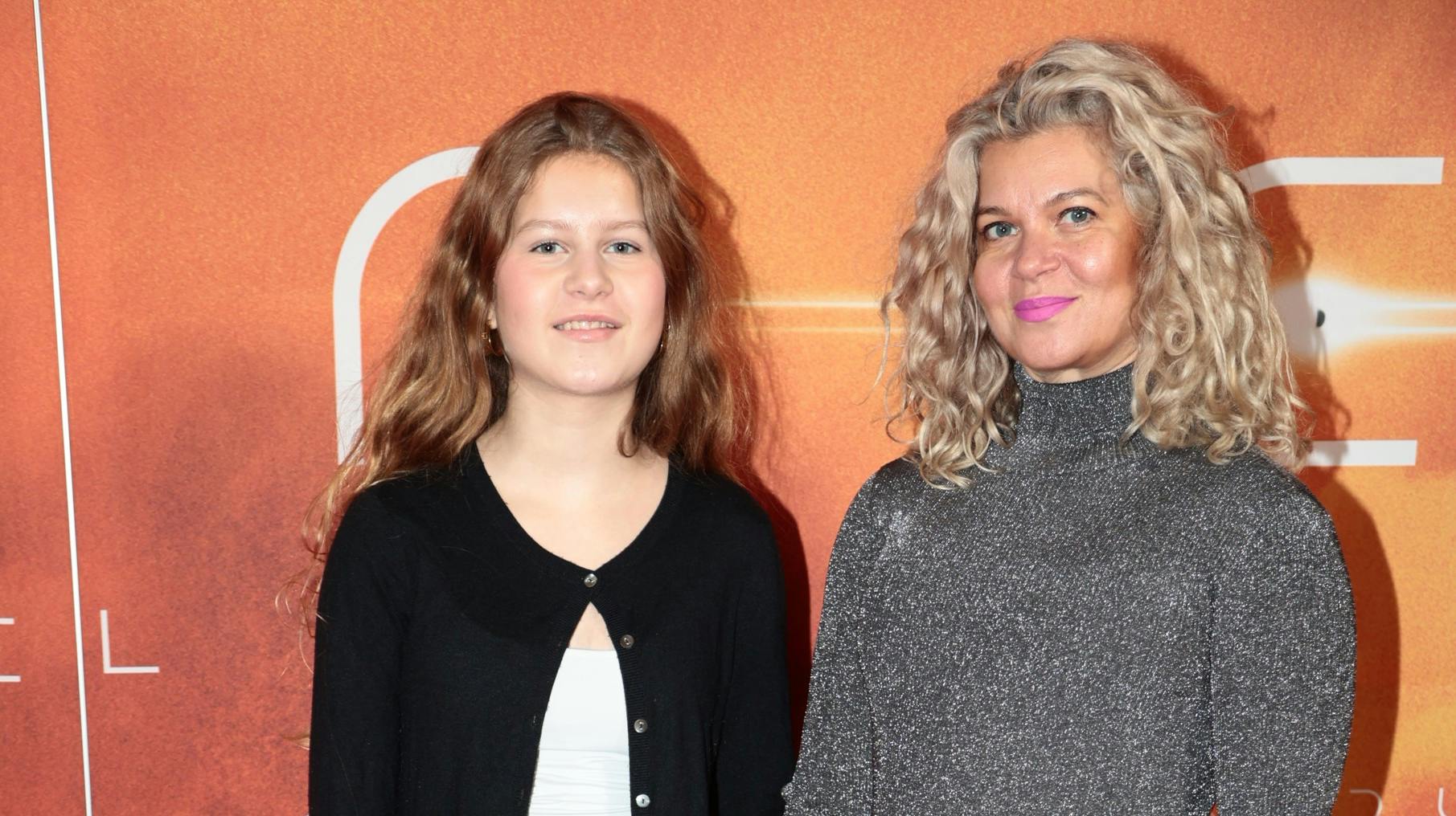 Sara Bro havde sin 13-årige datter Miriam med sig, da hun løftede sløret for, hun ikke er færdig med Melodi Grand Prix, hvis det står til hende. 