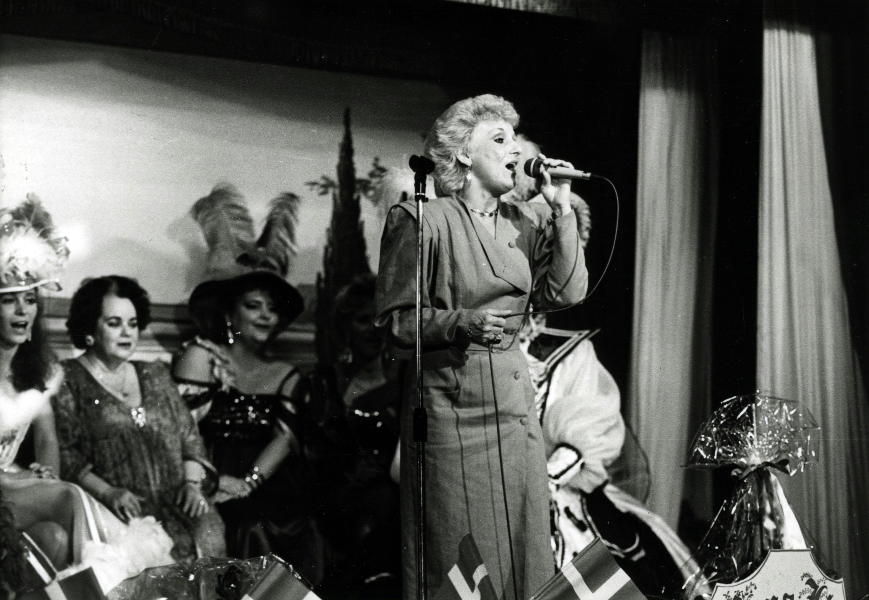 Susanne Lana på scenen i 1987.