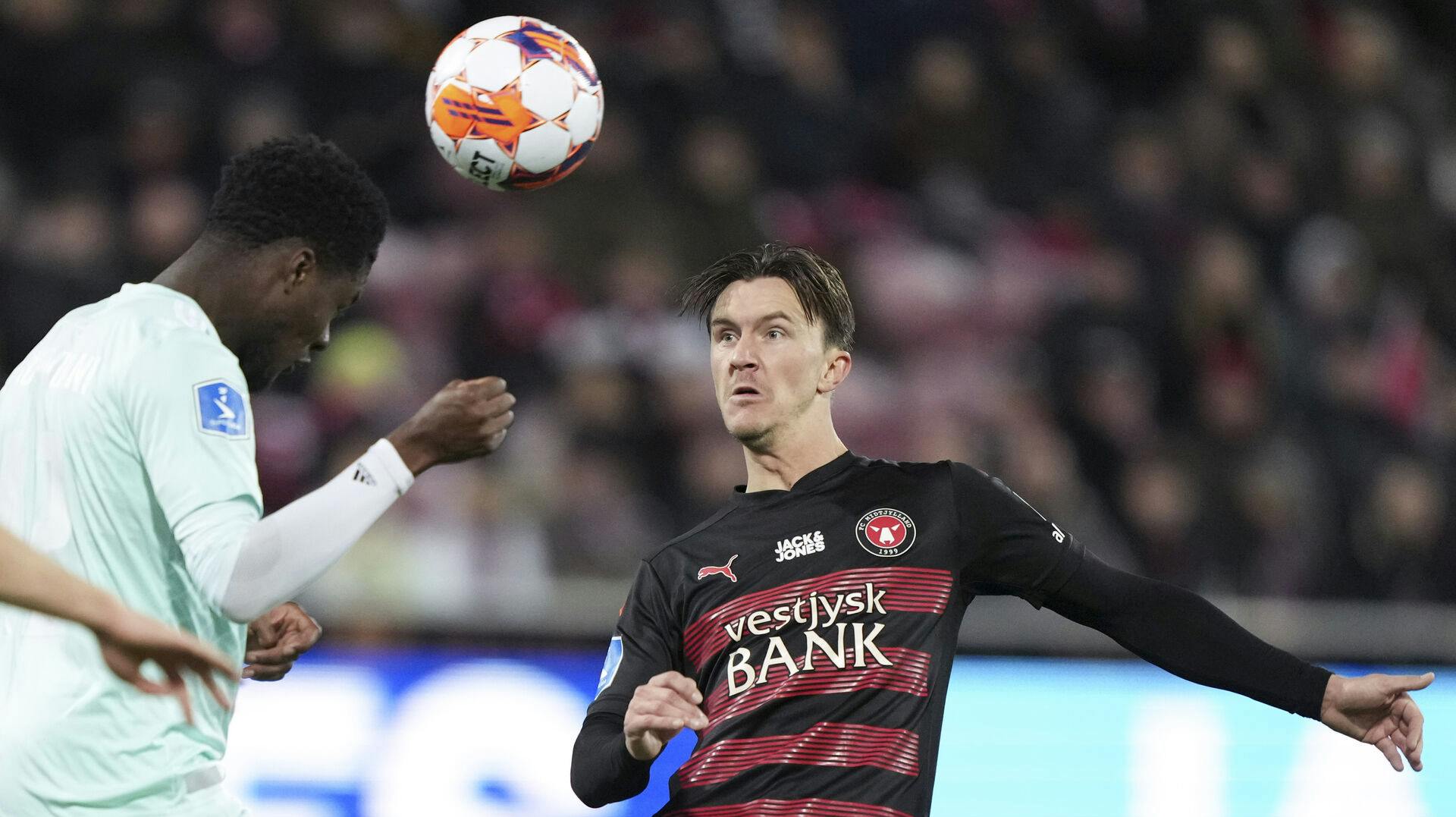 Kristoffer Olsson er indlagt og ligger i respirator. 