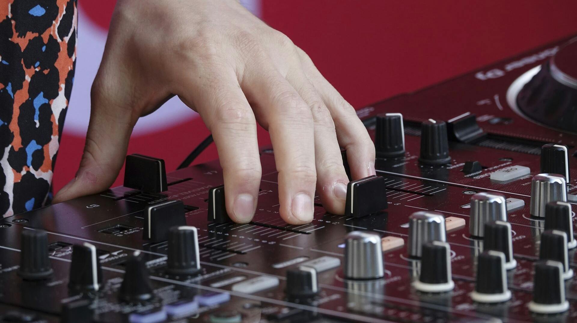 Da en dansk musikproducer sidste år satte kursen mod USA, havde han en forestilling om, at han skulle leve i et forhold med en amerikansk kvinde, der accepterede hans pædofili. Nu skal han i fængsel. OBS: Arkivfoto.