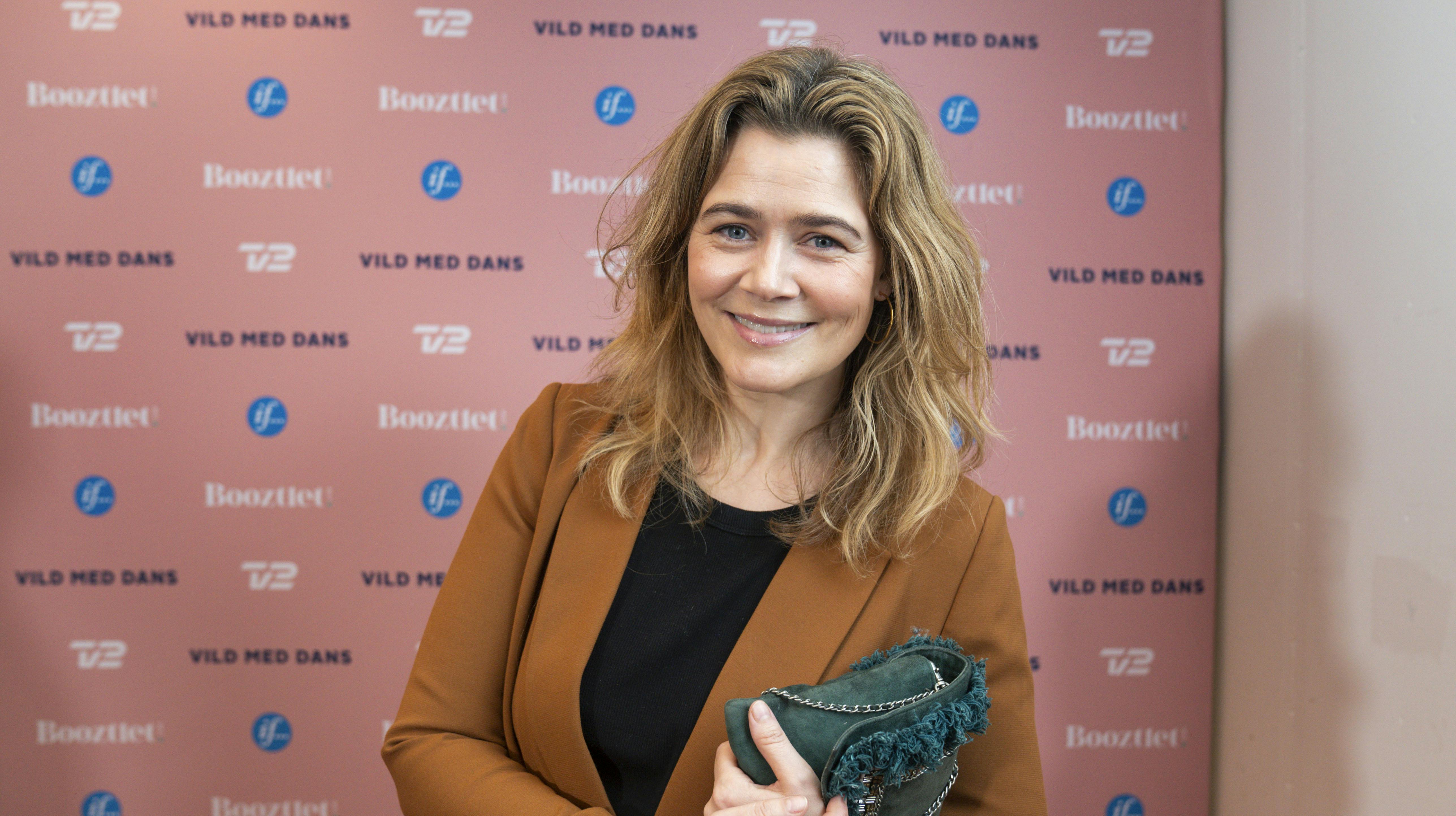 OPGAVE: Vild med dans program 5Ankomst Rød løberSTED: Vermundsgade 40JOURNALIST: Helle Skram de Fries, Sara Nørgaard, Nikolaj Bonde og Nicklas LagerstorfFOTOGRAF: Hanne JuulDATO: 20220710