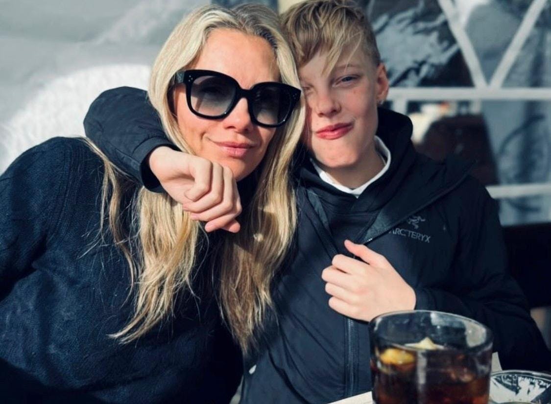 Caroline og Nicklas Bendtners søn, Nicholas, 13, var også med på skiferien med mors nye kæreste.