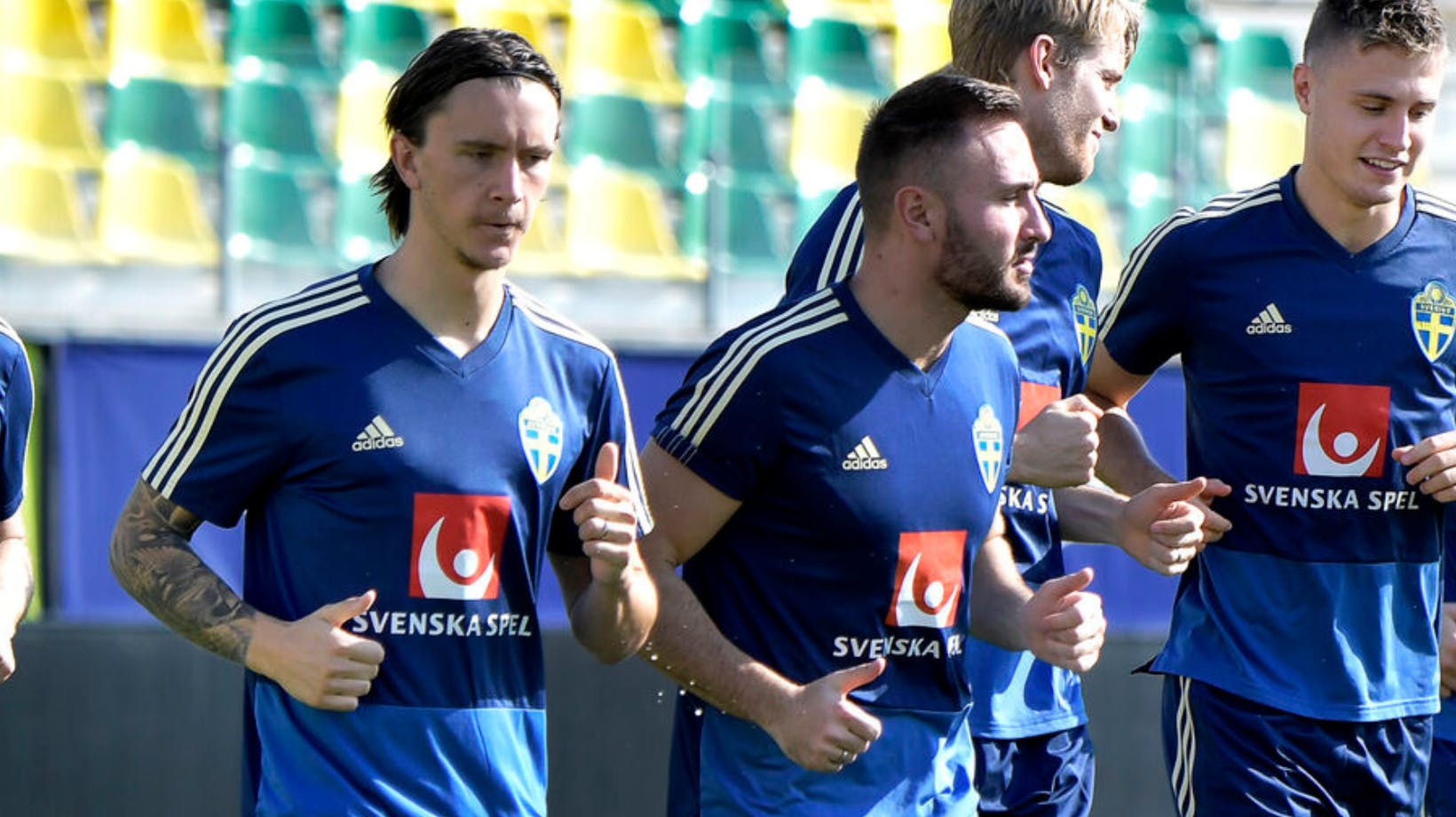 Kristoffer Olsson og Muamer Tankovic sammen i svensk landsholdstøj. 