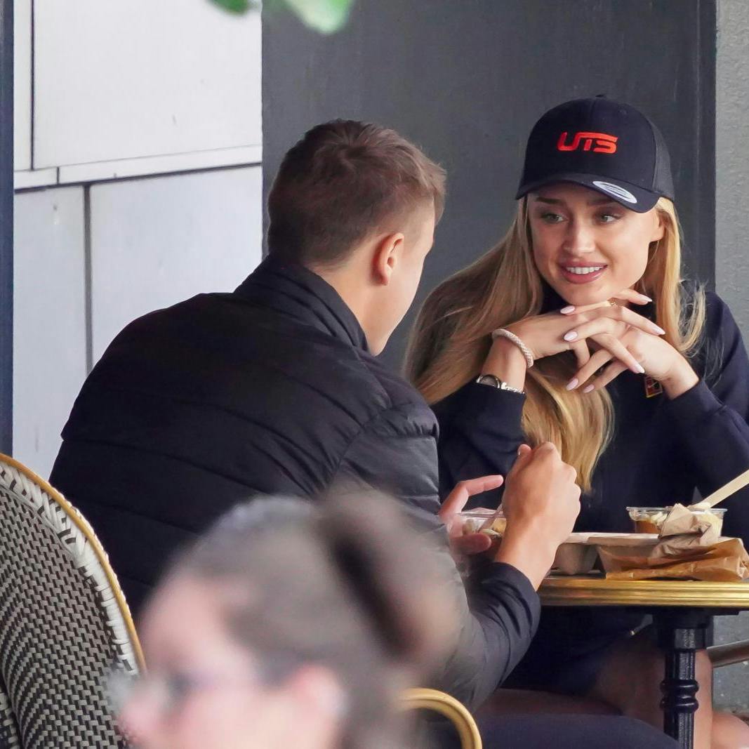 Holger Rune sammen med den norske model og milliardærdatter Jenny Spetalen