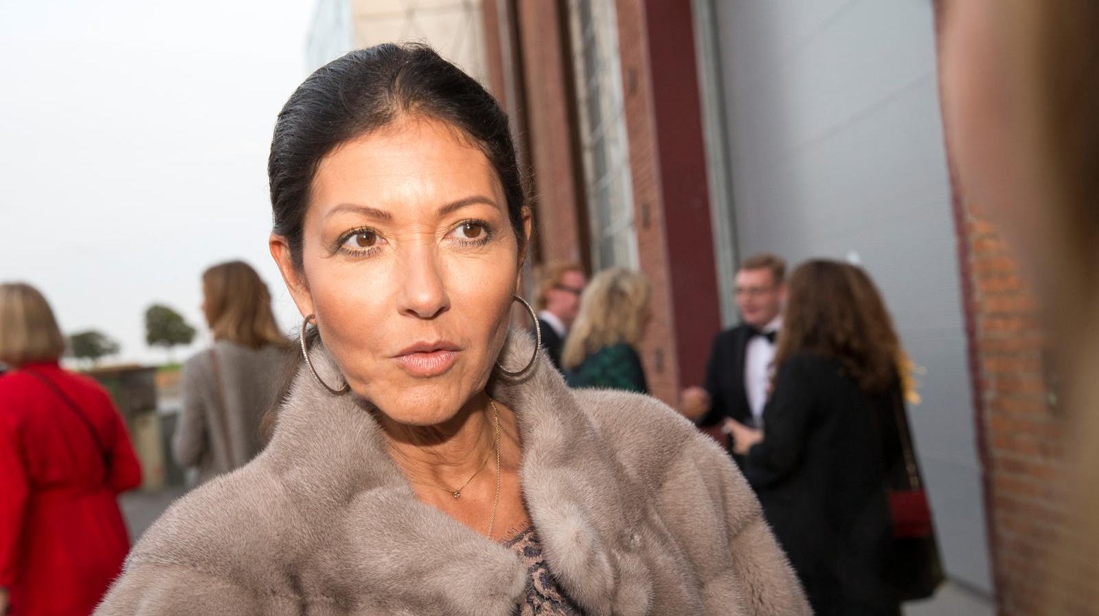 Alexandra, 59, frygter for pengene, hun investerede i ekskærestens firma.