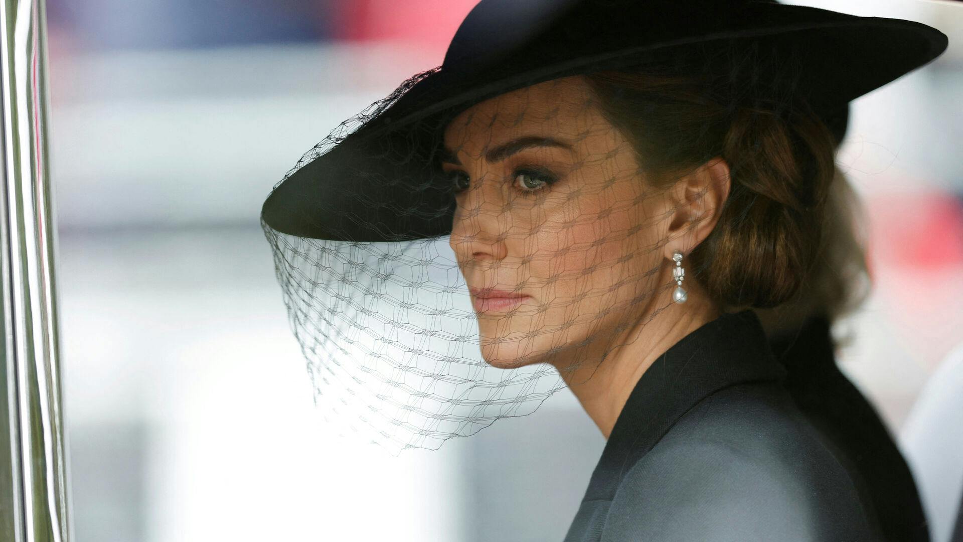 Kate Middleton, Princess of Wales, is driven down The Mall after the funeral for HM Queen Elizabeth II's funeral in London, United Kingdom. 19 September 2022. Tom Jenkins/Pool via REUTERS