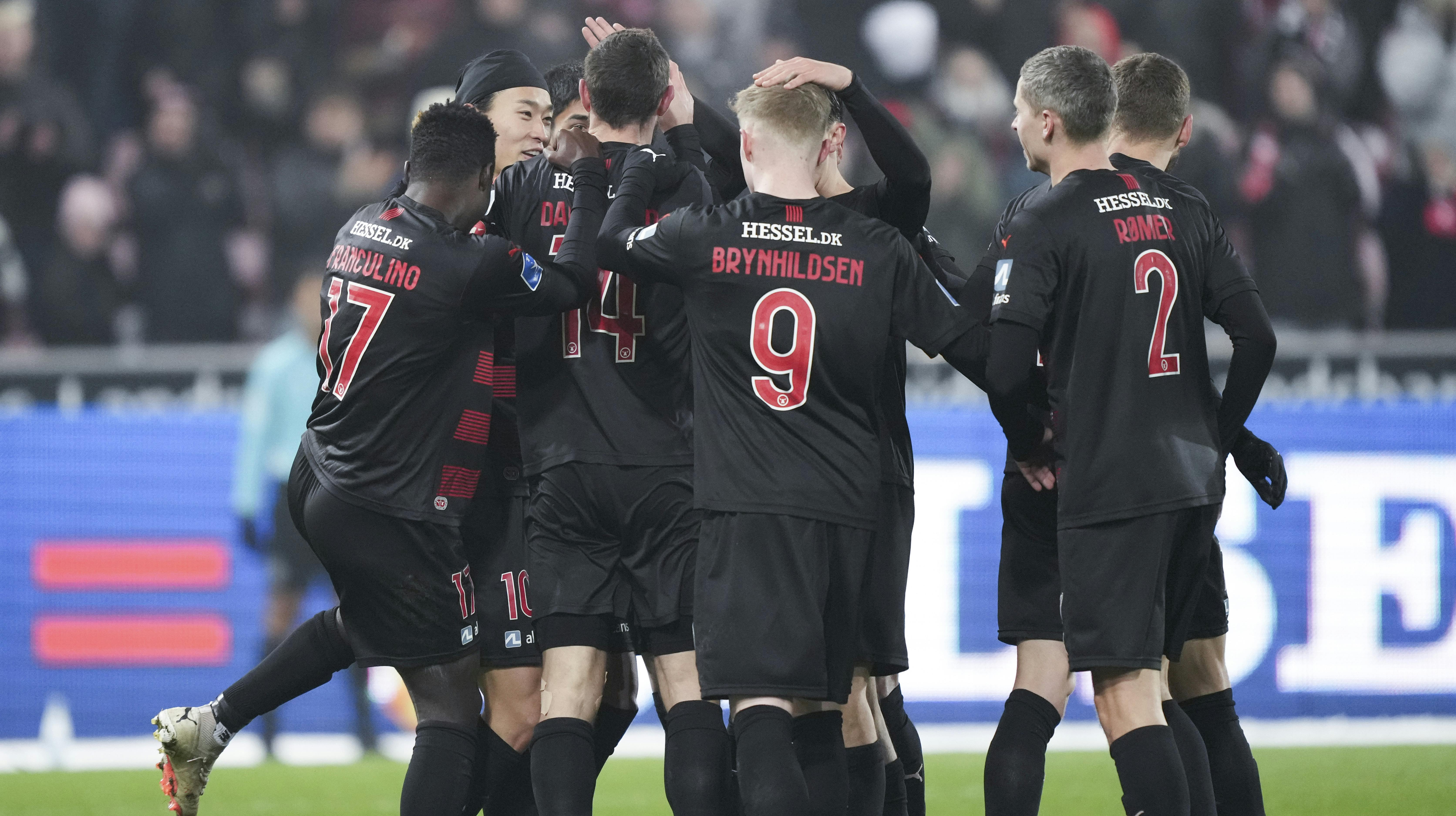 FCM træner igen for lukkede døre.