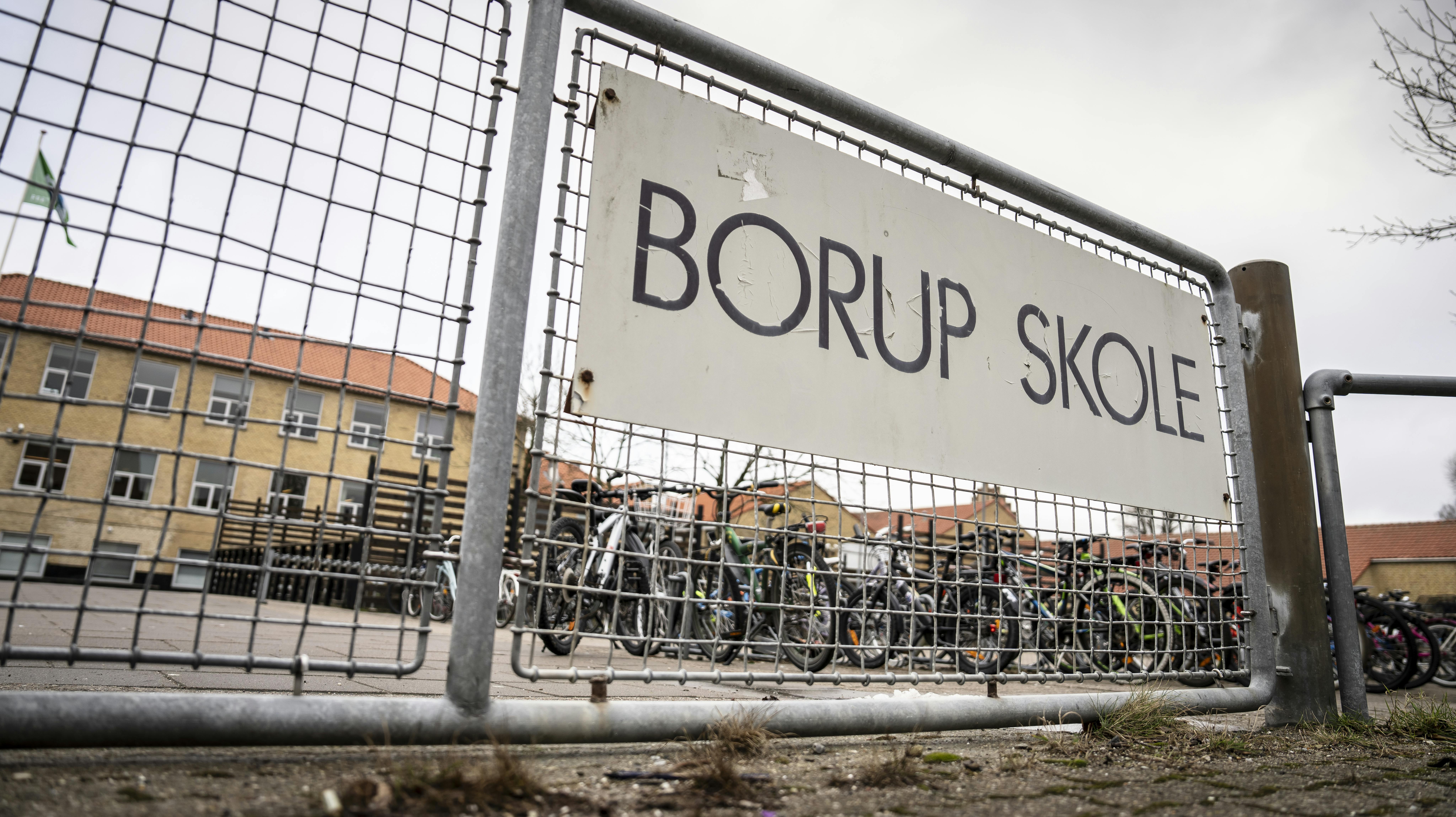 Der går omkring 600 elever på skolen.
