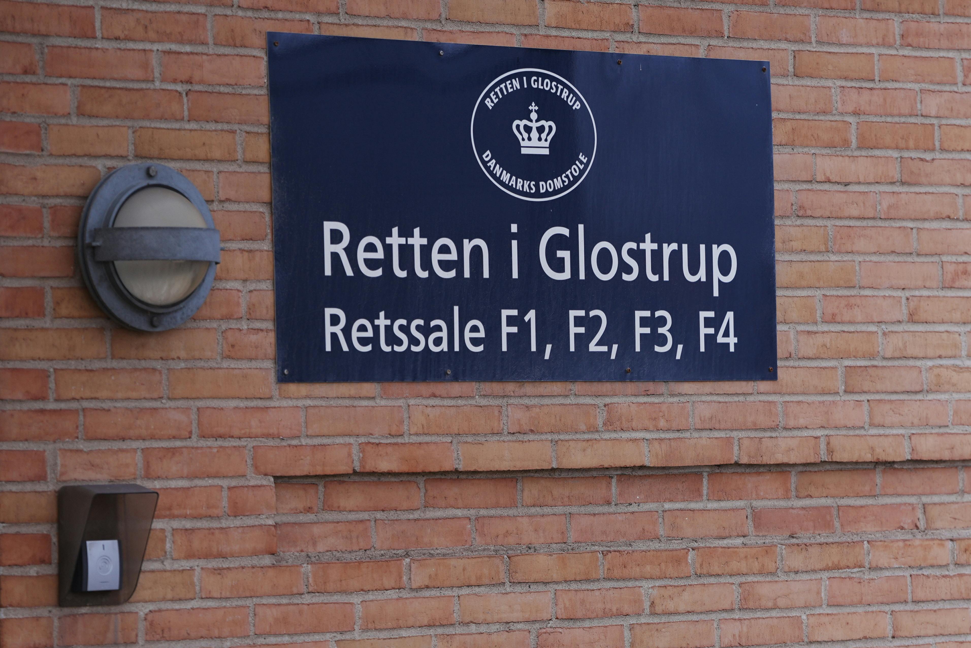 Retsmødet foregår lige nu i Retten i Glostrup.