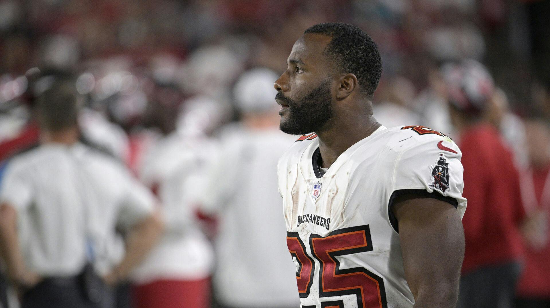 Den tidligere NFL-runninback Giovani Bernard har mistet sin nyfødte søn. Det afslører han på Instagram.