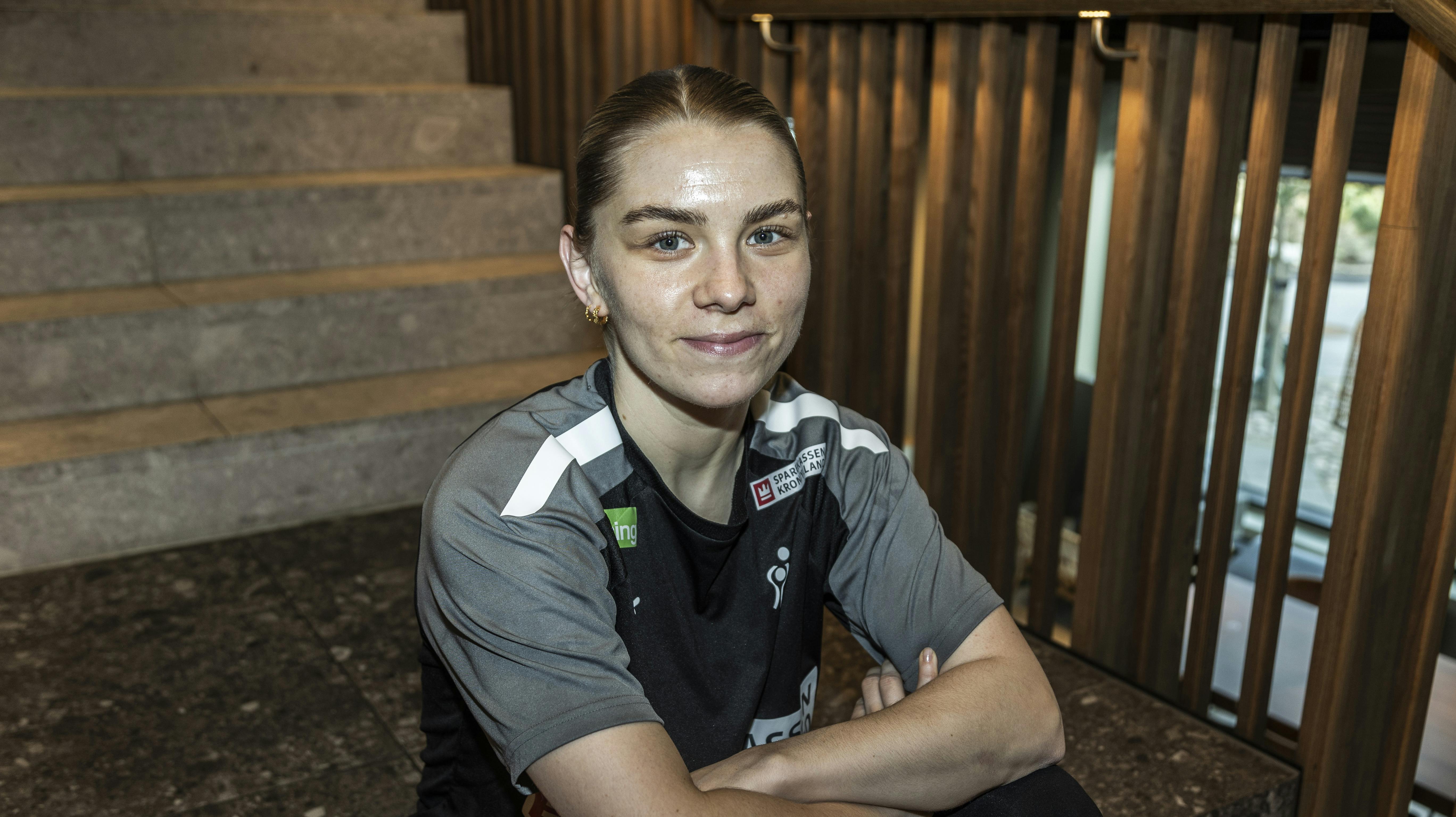 Trine Østergaard har taget kæresten med til Rumænien. 