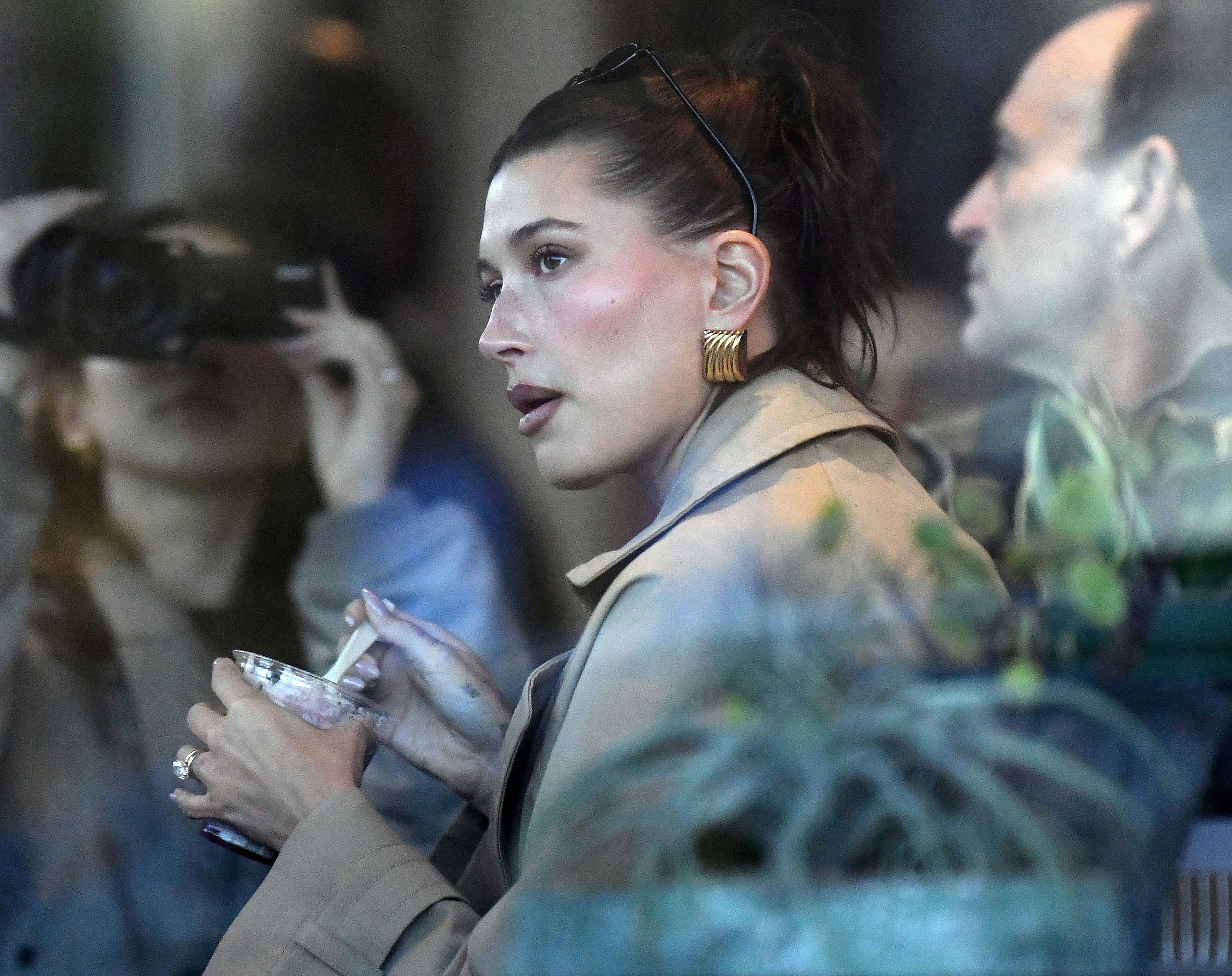 Hailey Bieber er gal på sin far, Stephen Baldwin.