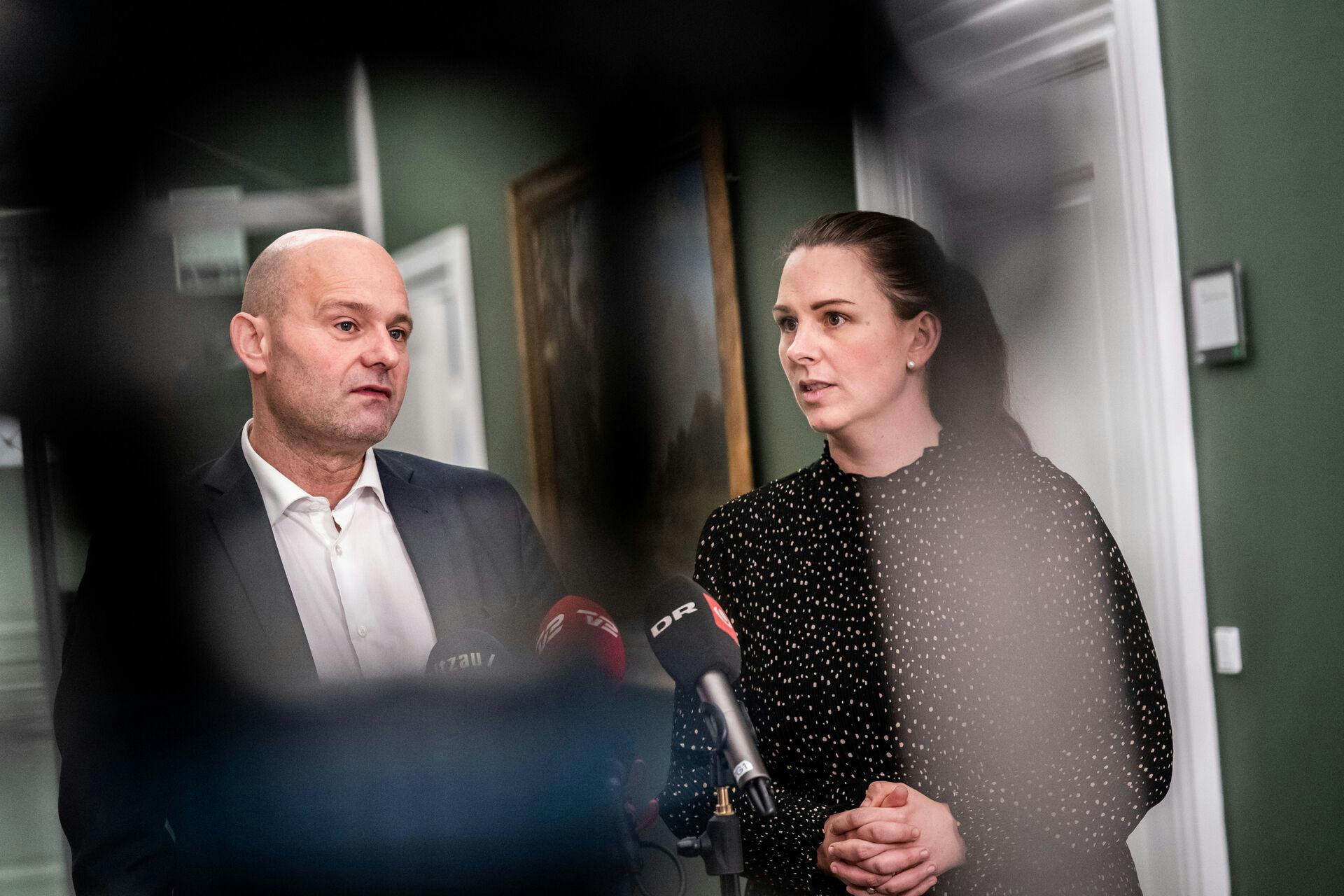 Søren Pape Poulsen og Mette Abildgaard efter regeringsforhandlinger i 2022. Fredag 1. marts 2024 måtte hun ringe efter en ambulance til ham.