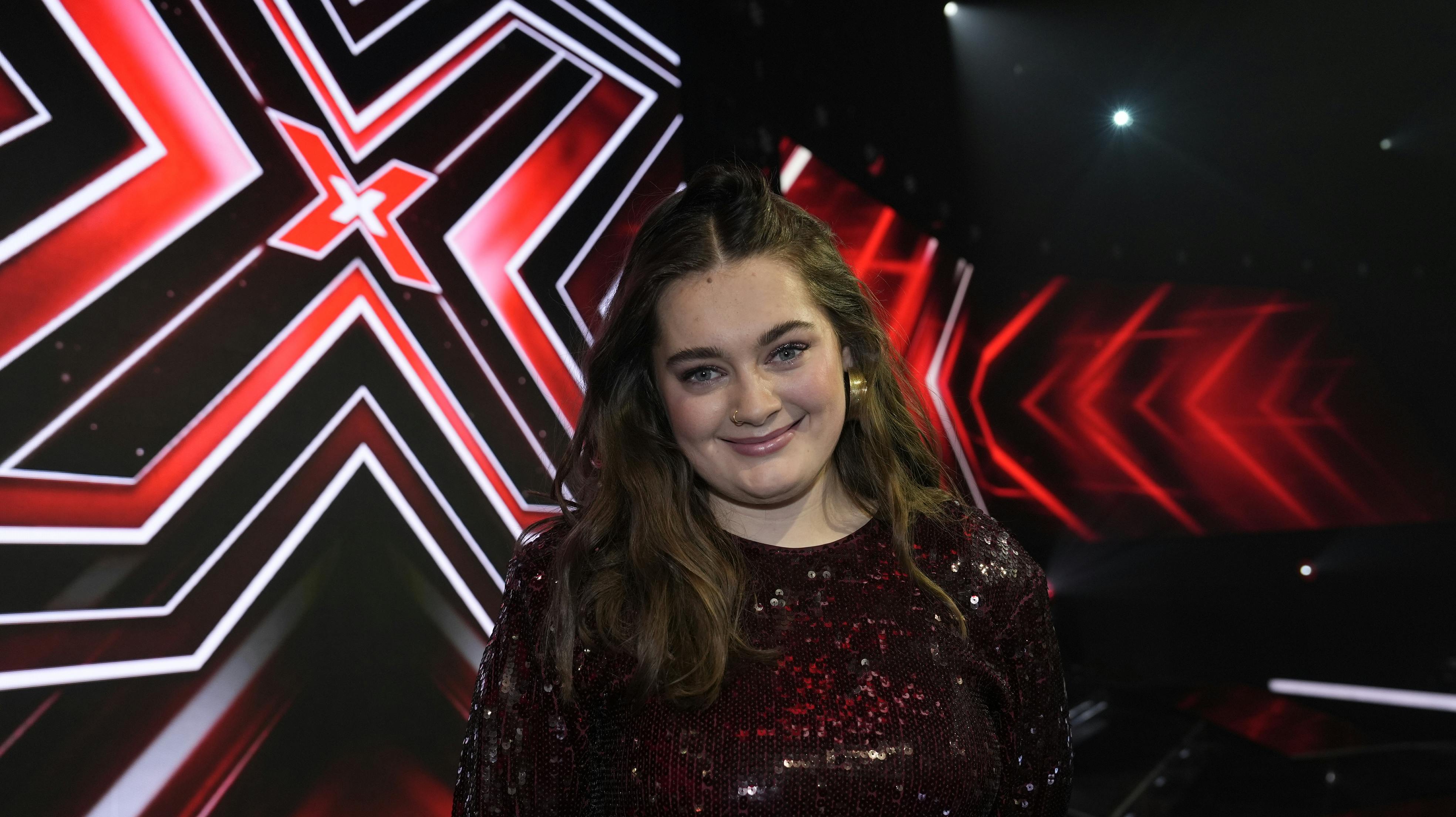 Kort efter sidste uges liveshow mistede Elva sin stemme, og det har givet udfordringer i dagene op til andet liveshow. 