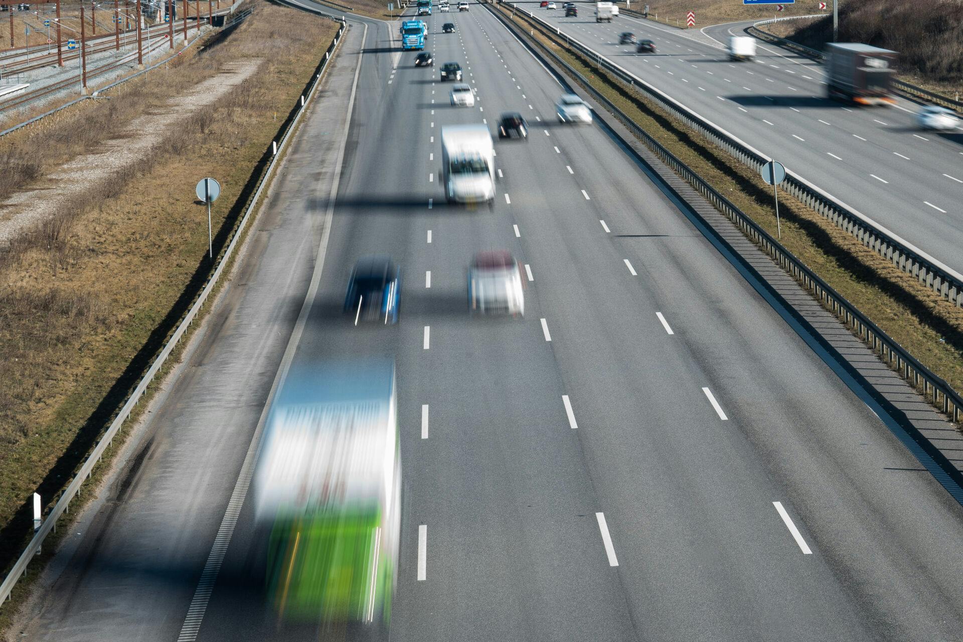 Godstransport med danske lastbiler på og ved E20, Køge Bugt Motorvejen, tirsdag den 16. marts 2021. (Foto: Emil Helms/Ritzau Scanpix)