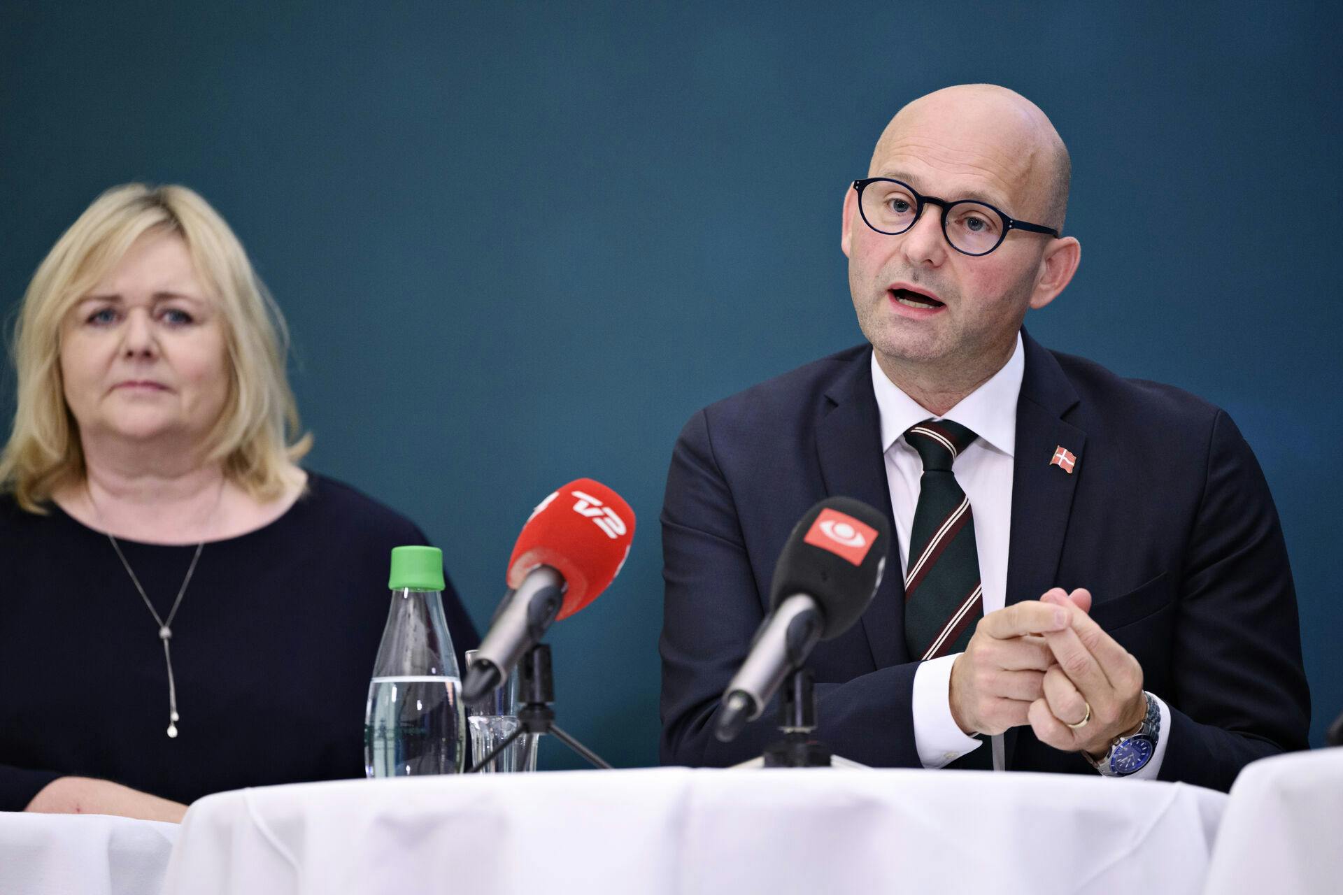 Mona Juul og Søren Pape Poulsen har siden 2019 siddet i Folketinget sammen. Hun var til stede, da Søren Pape på De Konservatives hovedbestyrelsesmøde blev ramt af en hjerneblødning.