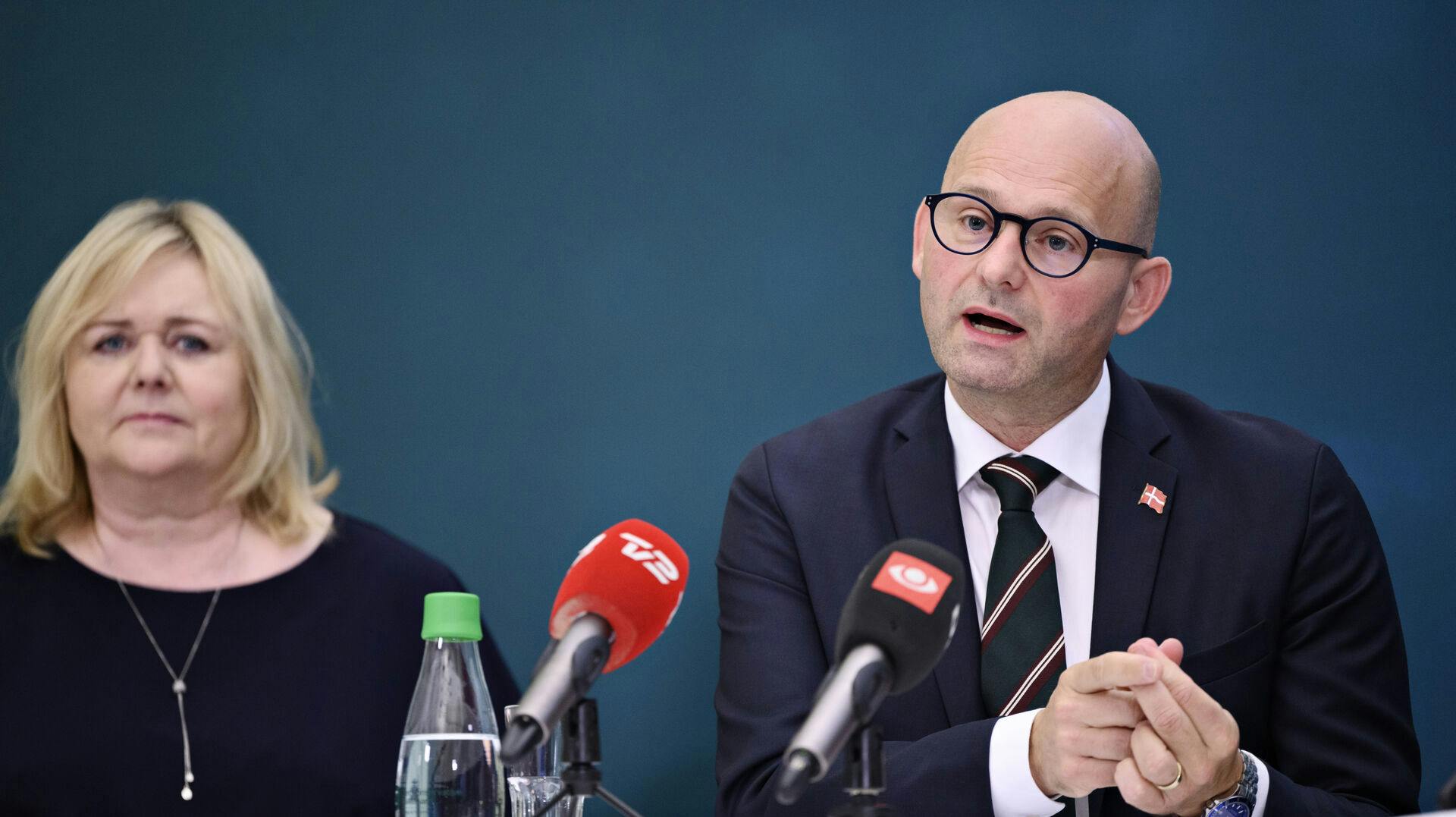 Mona Juul og Søren Pape Poulsen har siden 2019 siddet i Folketinget sammen. Hun var til stede, da Søren Pape på De Konservatives hovedbestyrelsesmøde blev ramt af en hjerneblødning.