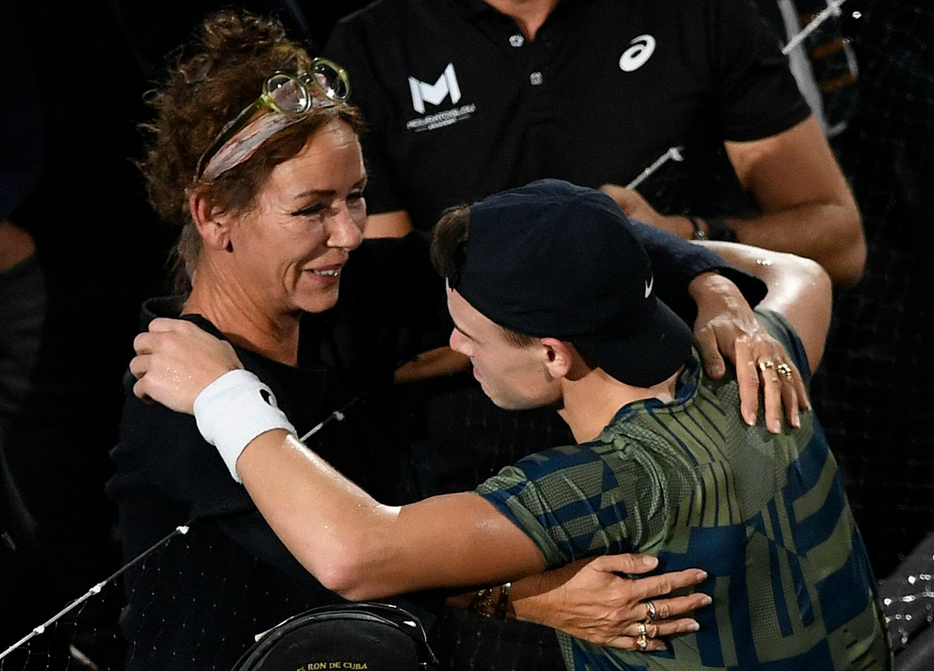 Som altid spiller mor Aneke en kæmpe rolle i Holgers liv. Også når det gælder pengene.